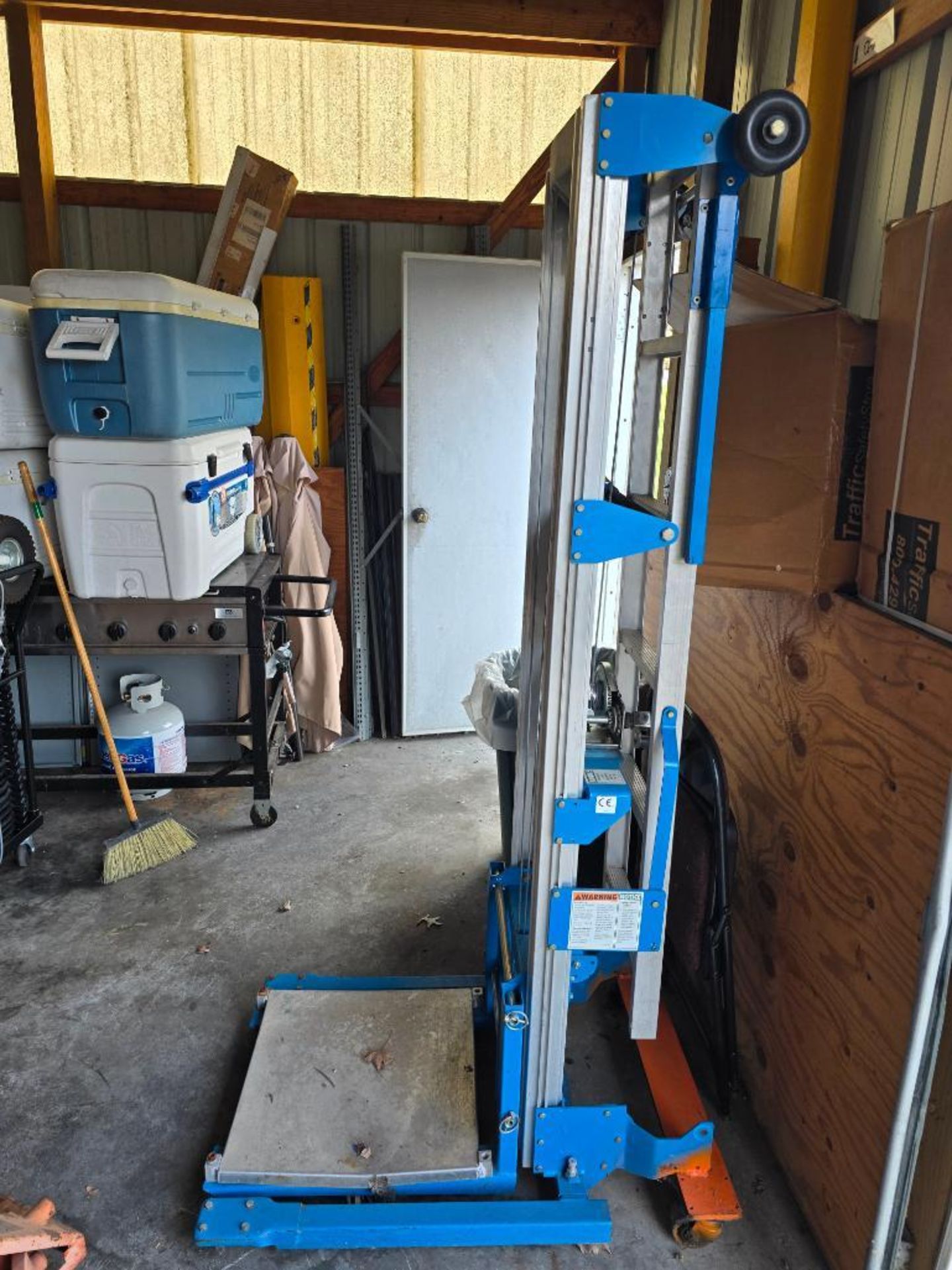 Genie Mechanical Material Lift, 350 LB. Capacity - Image 3 of 5