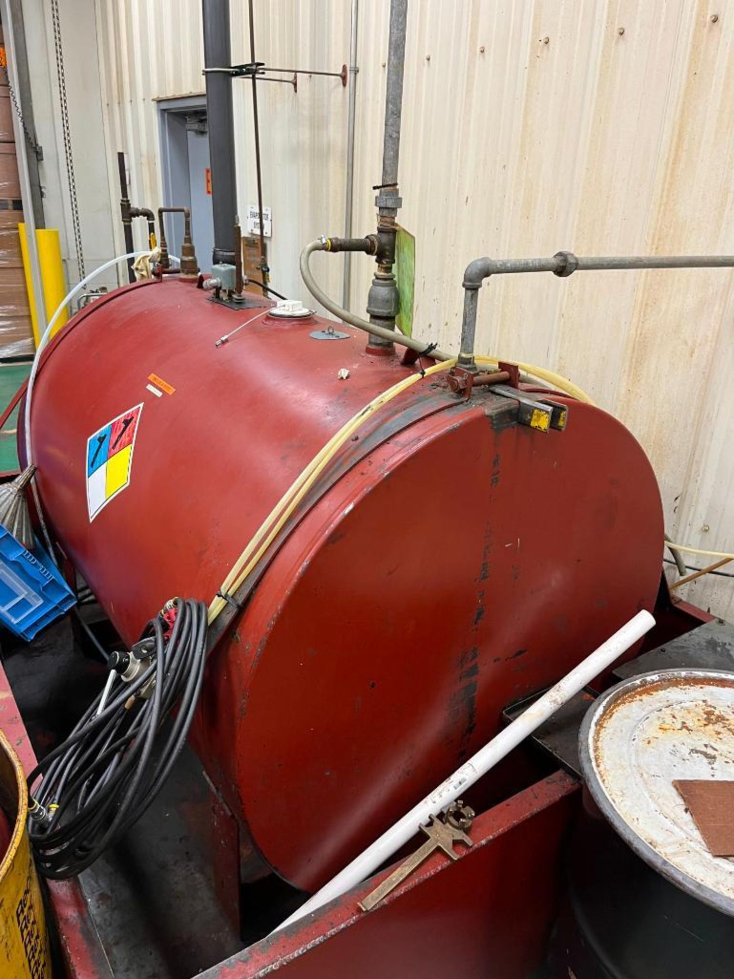 Service Welding & Machine 600-Gallon Used Water/Oil Tank in Steel Spill Container - Image 4 of 5