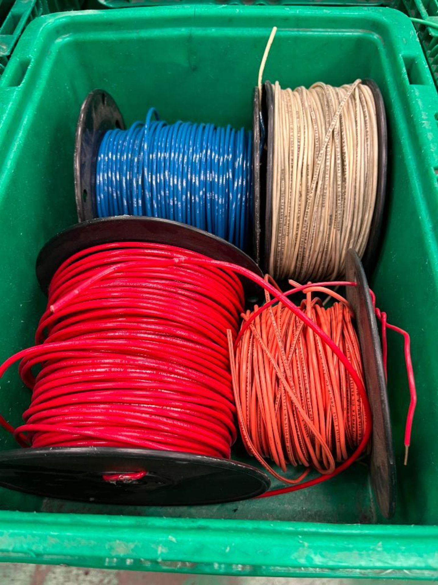 Wire Cart Full of Insulated Low Voltage Electrical Wire - Bild 9 aus 9