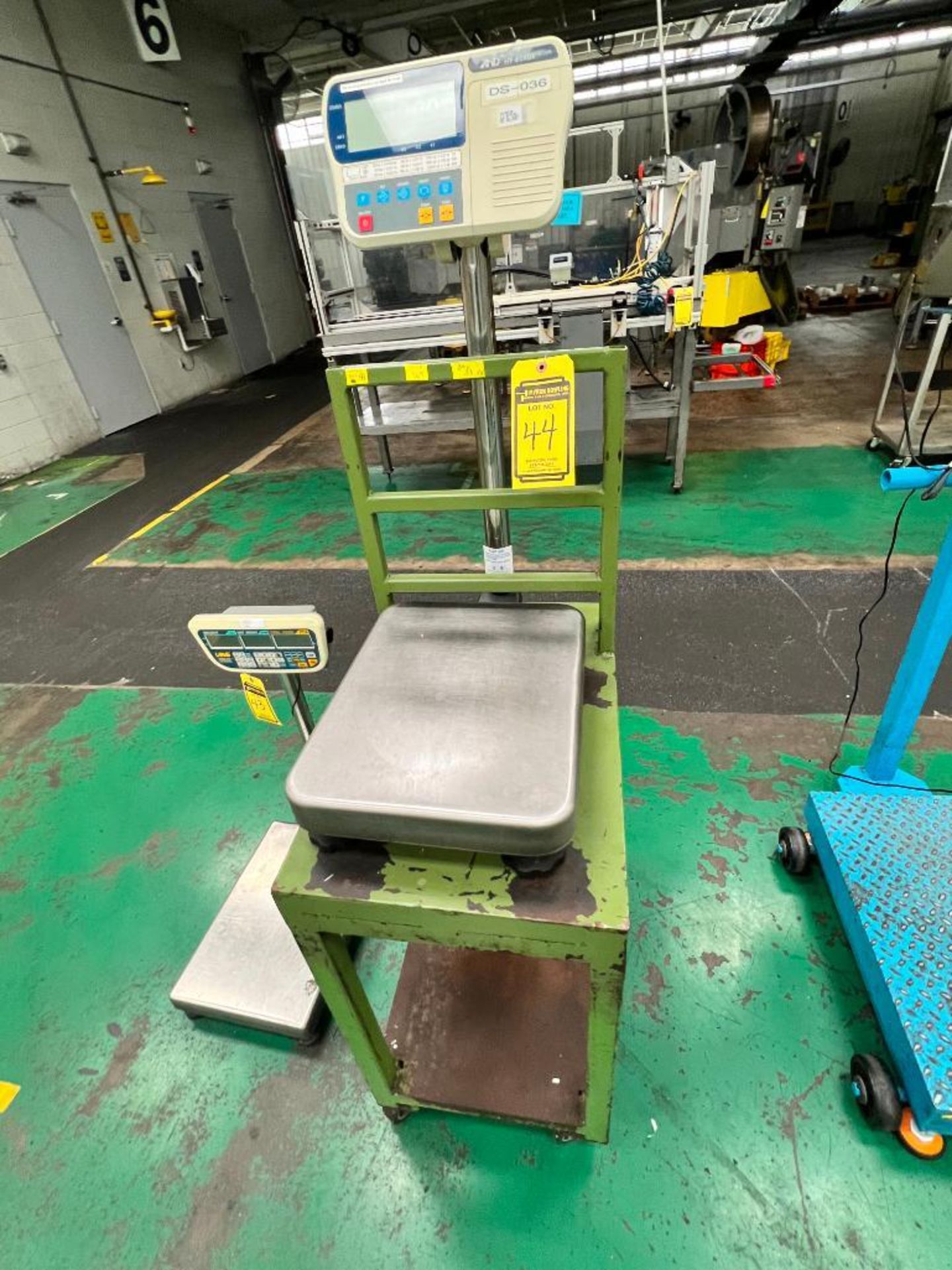 AND Digital Scale, Model HV-60KGL, S/N EM7300510, on Rolling Cart