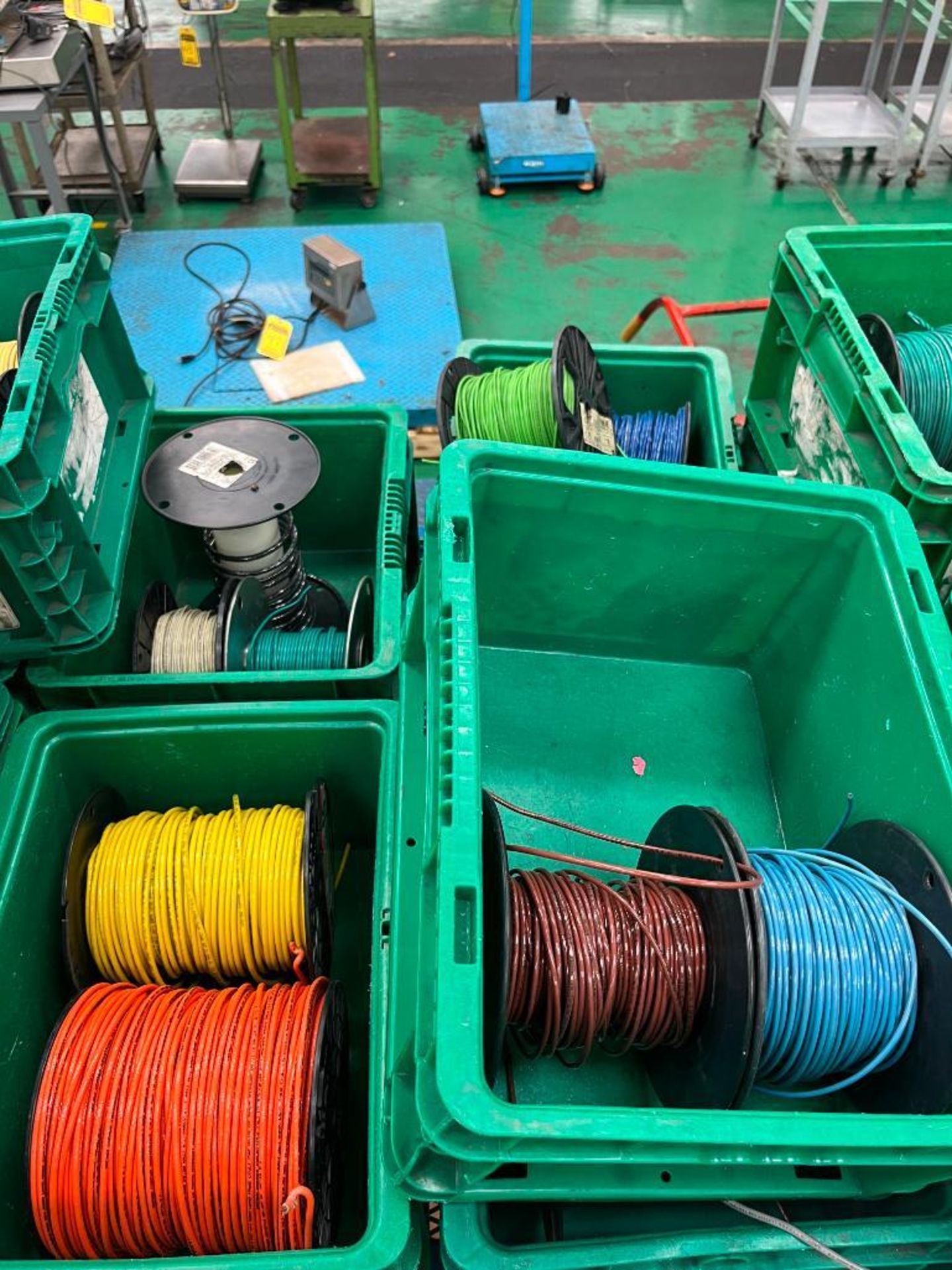 Wire Cart Full of Insulated Low Voltage Electrical Wire - Bild 7 aus 9