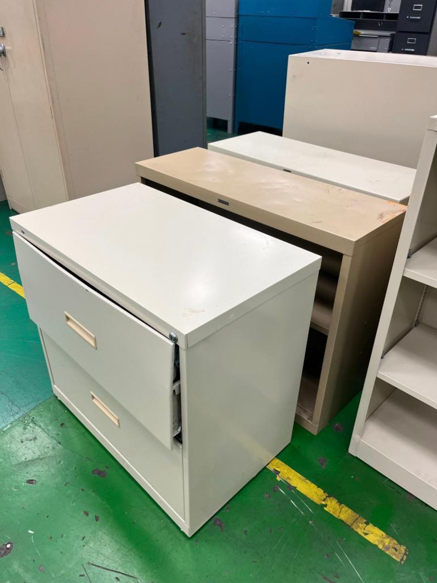 Filing Cabinets & Shelves - Bild 12 aus 14