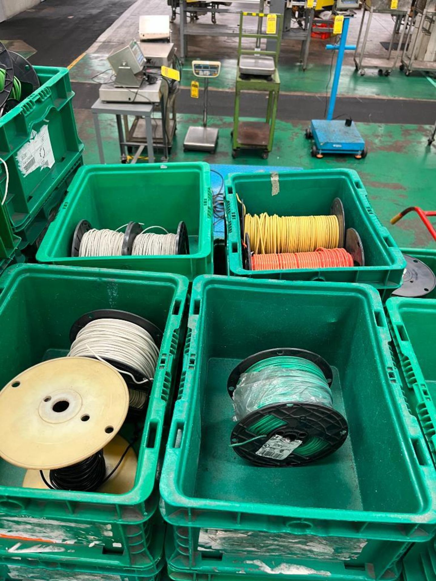 Wire Cart Full of Insulated Low Voltage Electrical Wire - Bild 6 aus 9