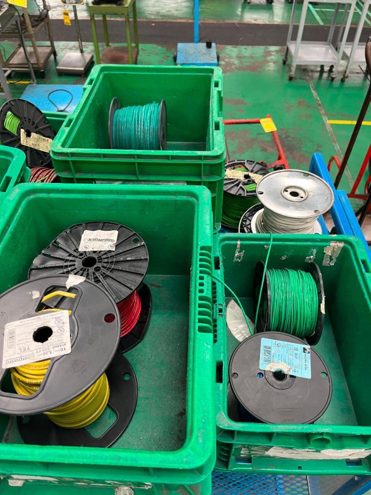 Wire Cart Full of Insulated Low Voltage Electrical Wire - Bild 8 aus 9