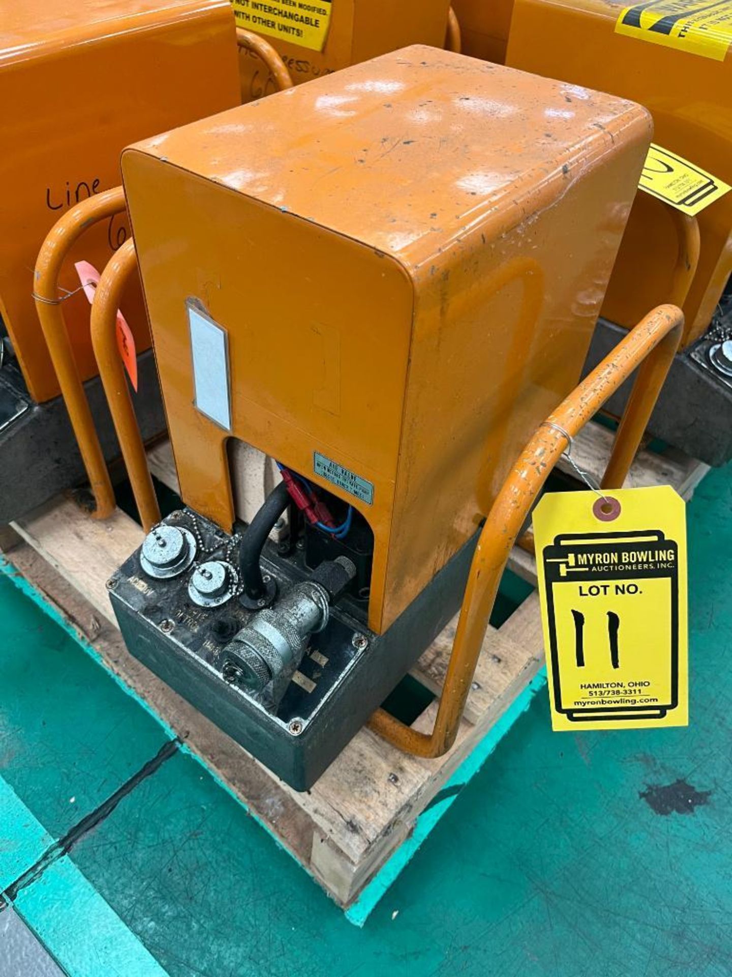 Husky Tools Hydraulic Pump, 3/4 HP, 10,000 PSI Max. Pressure, Model R-14EA - Image 2 of 2