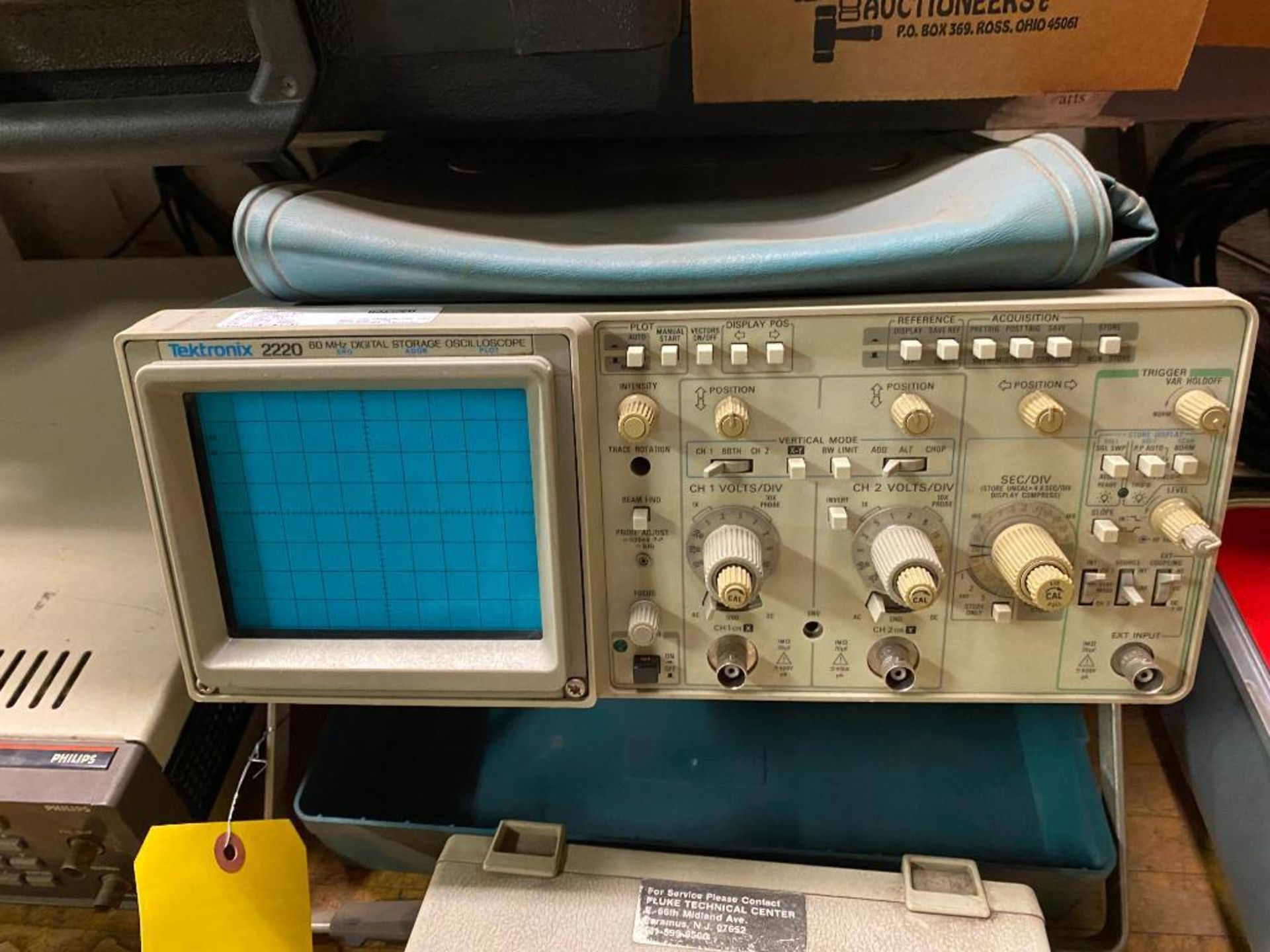 Tektronix 2220 60 MHZ Digital Storage Oscilloscope