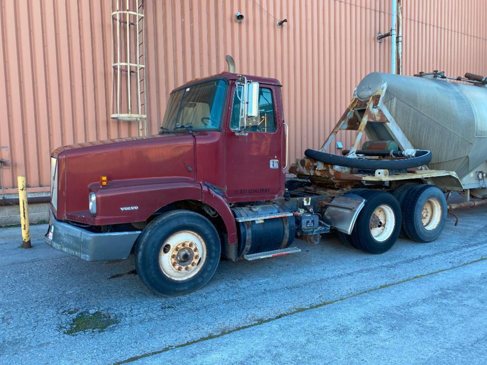 Volvo Tandem Axle Tractor, Model VOLVO VE D12-348 180, Vin 4VGJDAGF1VN857227