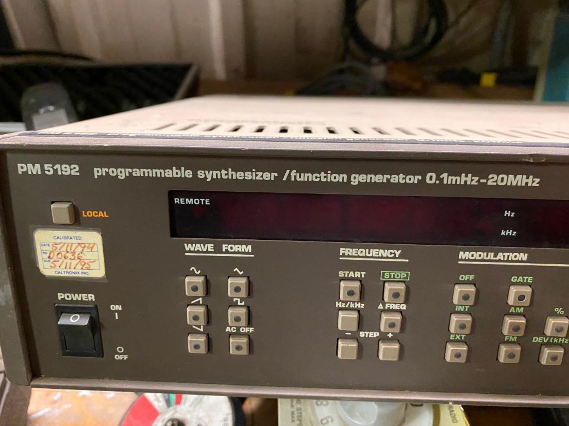 Philips PM 5192 Programmable Synthesizer / Function Generator - Image 2 of 2