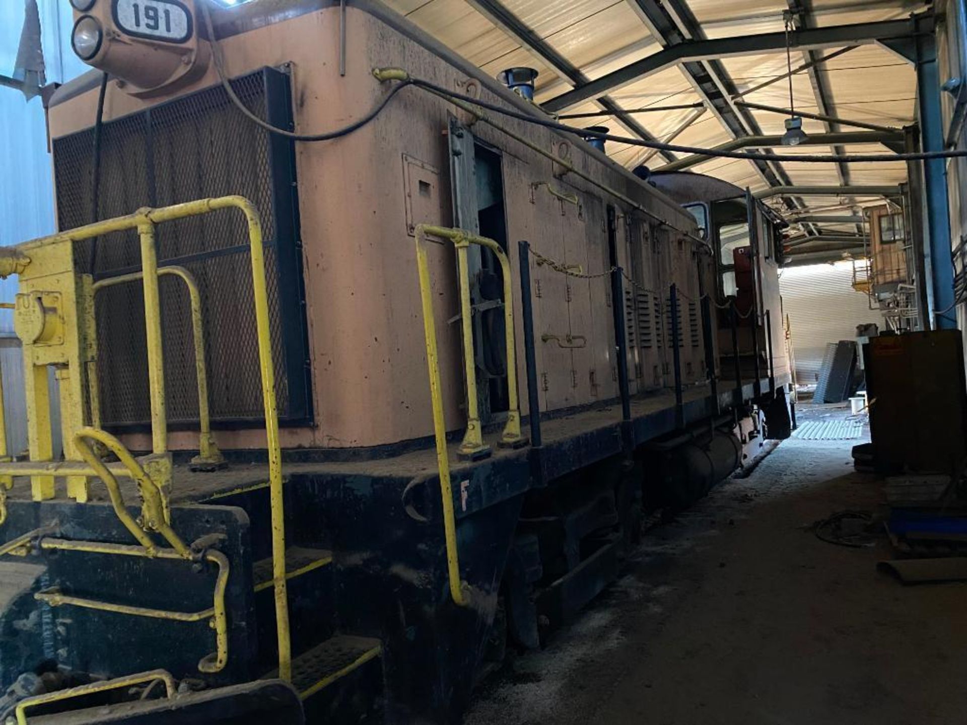 EMD SW9 Switching Locomotive, 26NL Brake System, 12-Cylinder (V12), 1200 HP, Built Between 1951 & 19 - Image 3 of 31