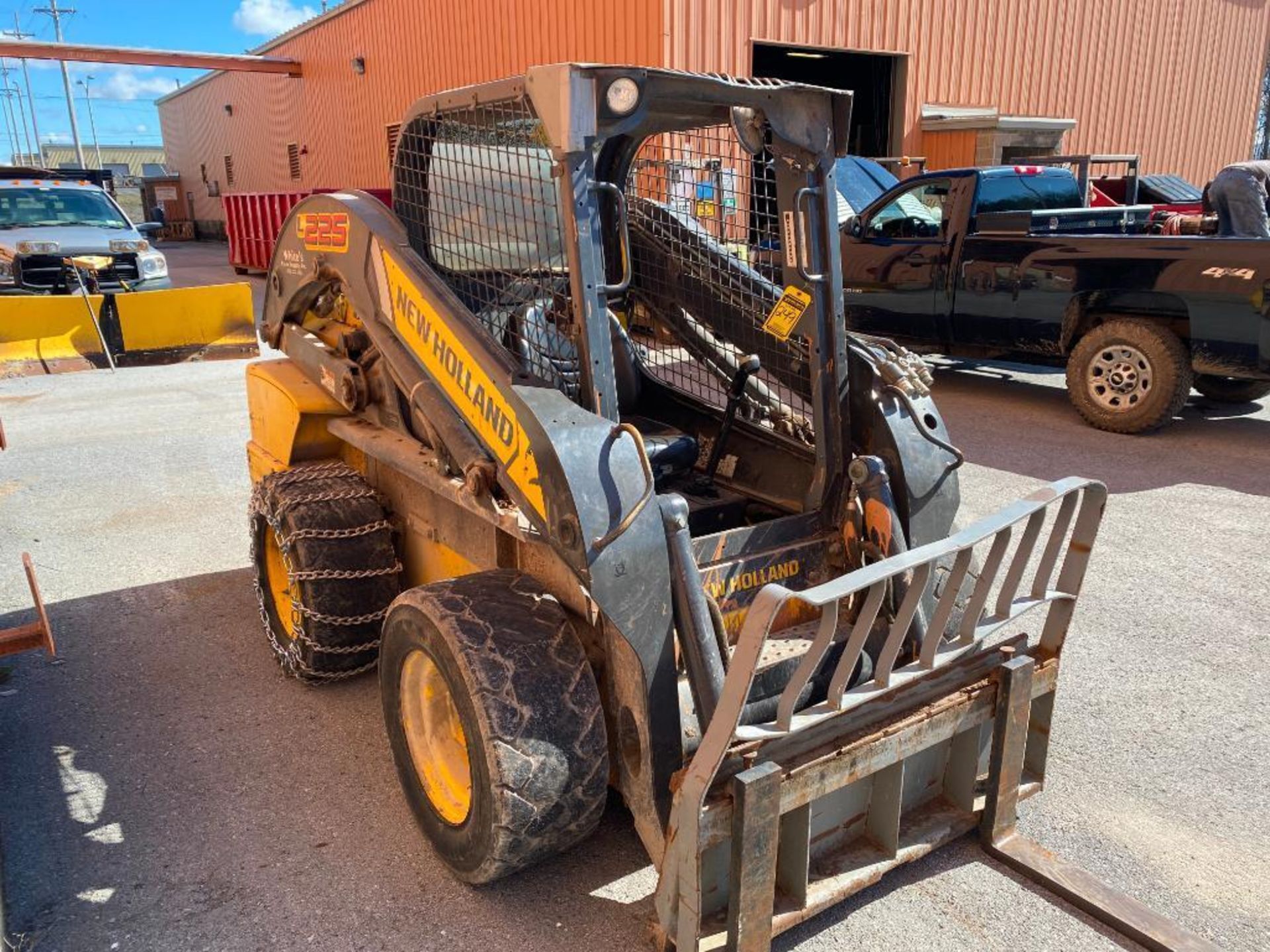 2011 New Holland L225 Skid Steer Loader Super Boom w/ Forks & Bucket, 2,017 Hours - Bild 3 aus 15