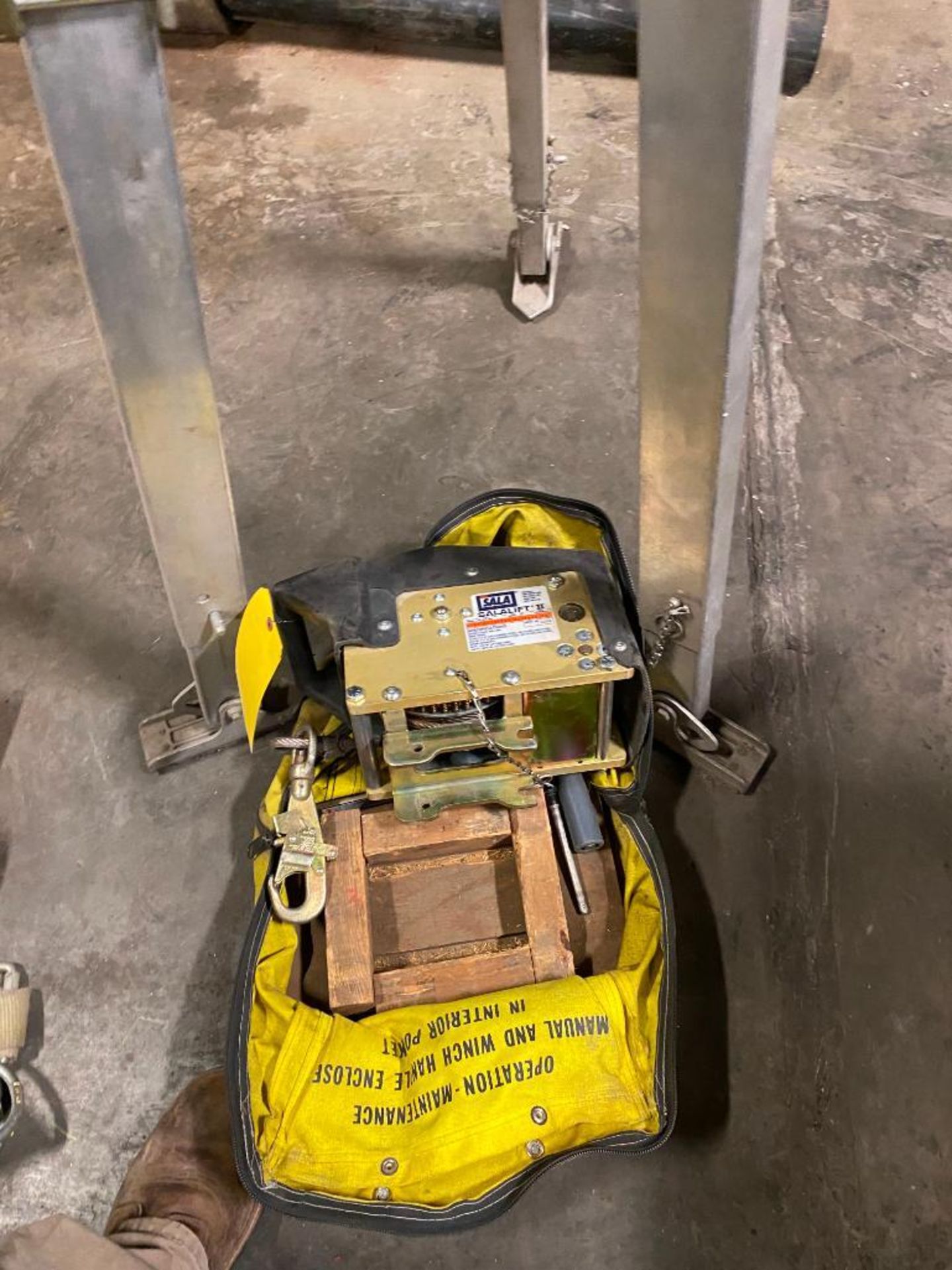 Sala 350 LB. Cap. Tripod & Salalift II Manual Hoist, Model 8102003