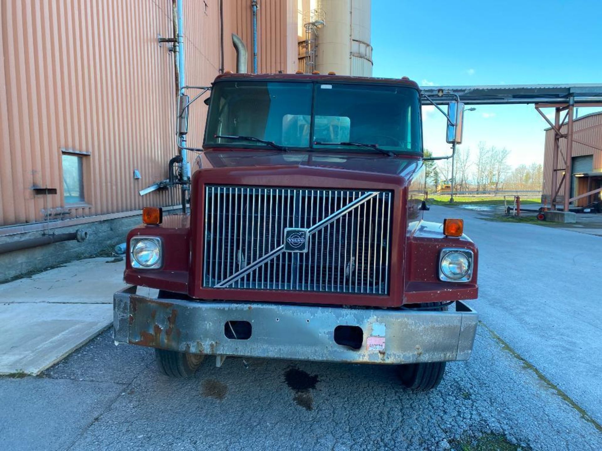 Volvo Tandem Axle Tractor, Model VOLVO VE D12-348 180, Vin 4VGJDAGF1VN857227 - Image 4 of 15