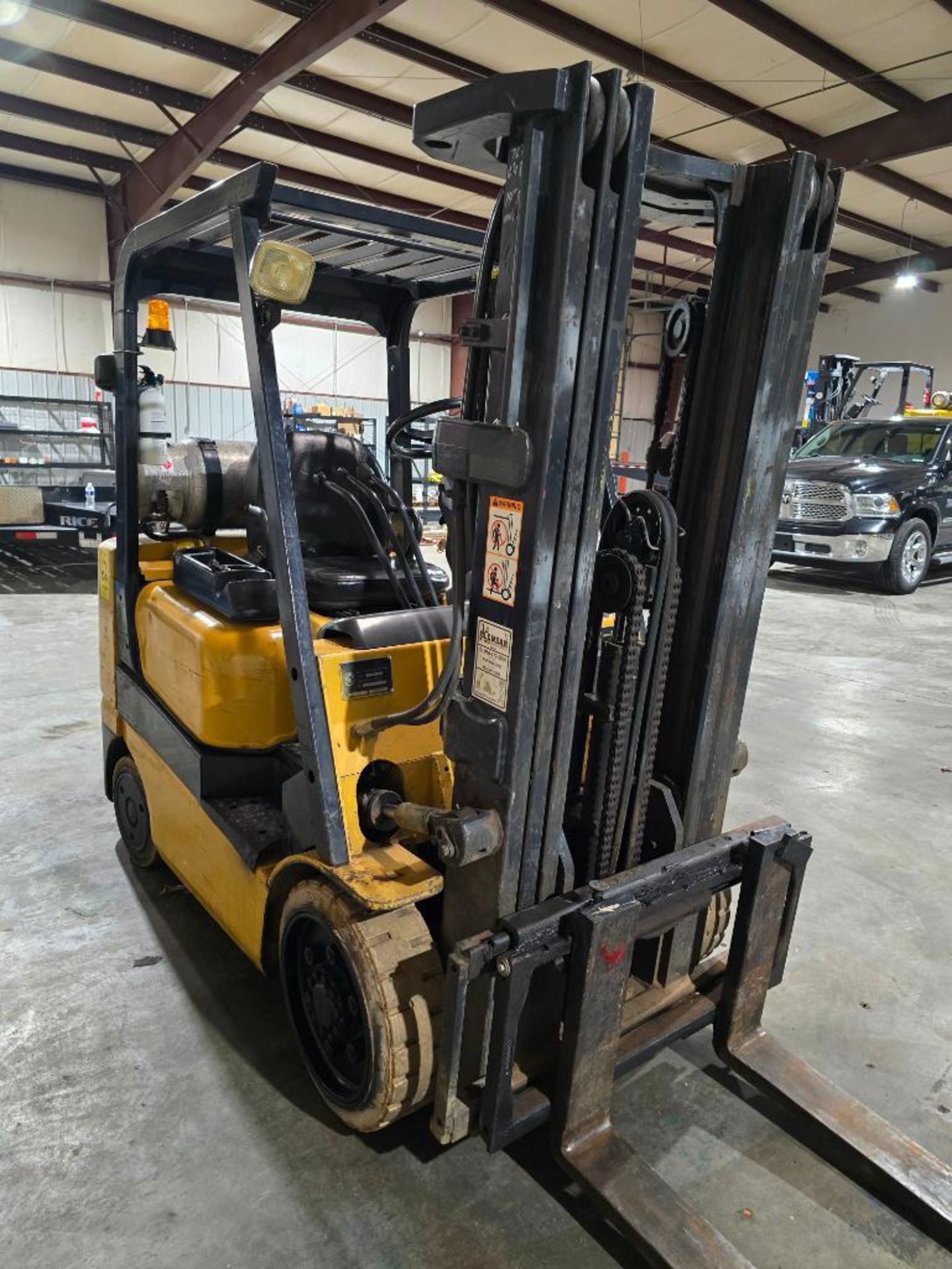 Caterpillar 5,000-LB. Capacity Forklift, Model CG25, LPG, 3,000 Hours, 188" Lift Height, S/N AT82001 - Bild 4 aus 12