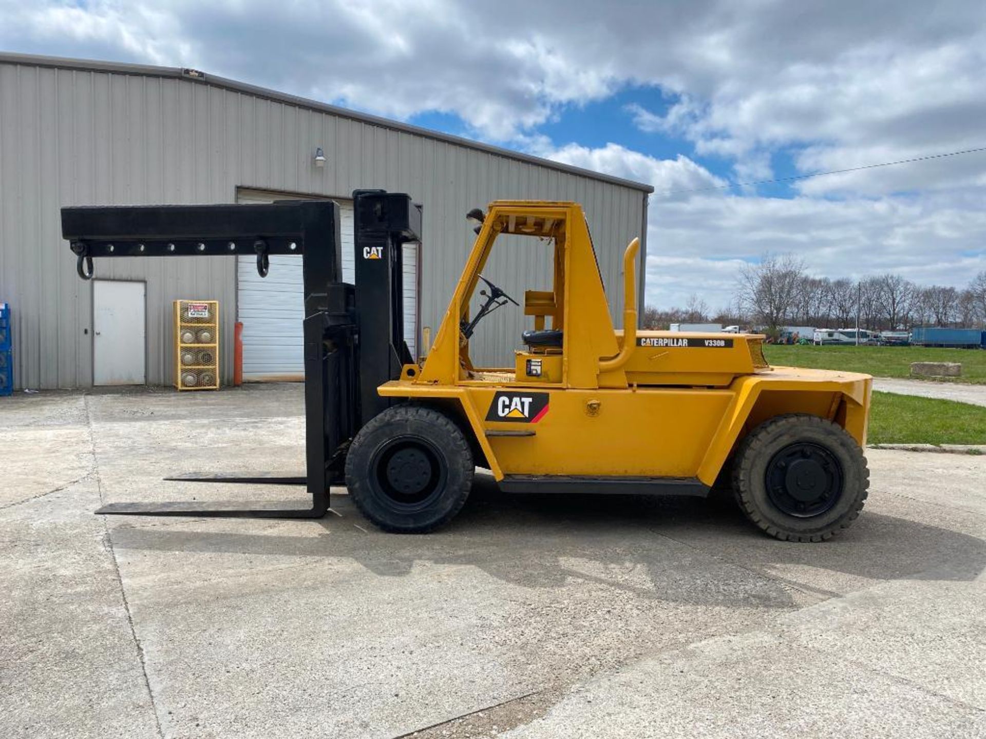 Caterpillar 30,000-LB. Capacity Forklift, Model V300B, S/N 72Y1076, Diesel, Dual Drive Solid Pneumat - Image 2 of 10