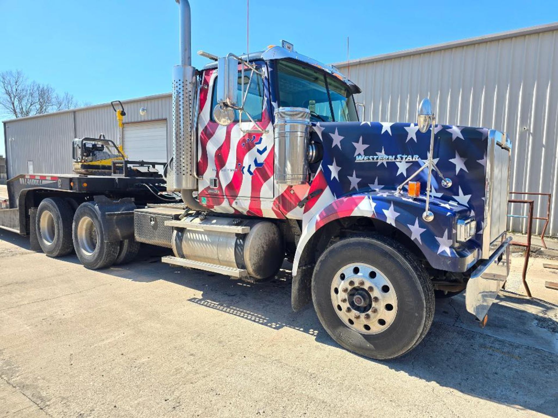 2015 Western Star 4900-SF Tandem Axle Tractor, Eaton 10-Speed Transmission, 405,989 Miles, Day Cab, - Image 3 of 18