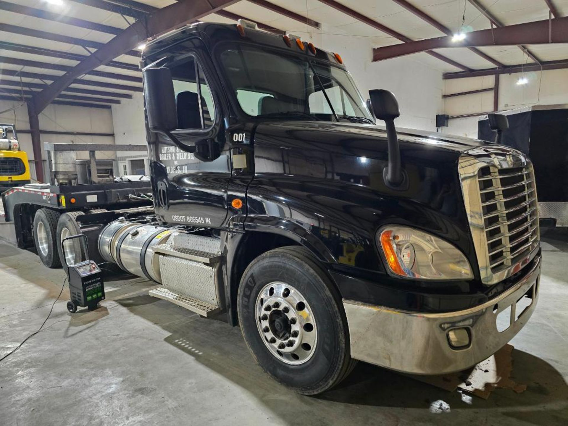 2010 Freightliner Tandem Axle Tractor, 615,000 Miles, 10-Speed Eaton, Wet Kit, 500-HP Detroit, Day C - Image 4 of 9