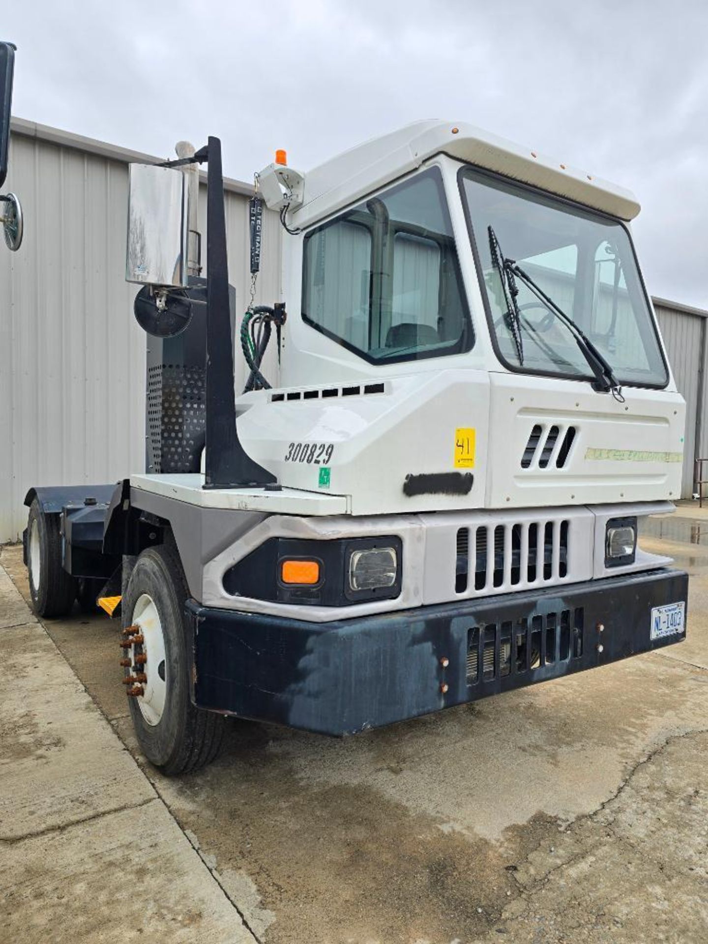 2016 Kalmar Ottawa Spotter Tuck/Terminal Tractor, Model T2 4x2, S/N 341790, 12,384 Hours, 11,152 Mil - Image 4 of 12