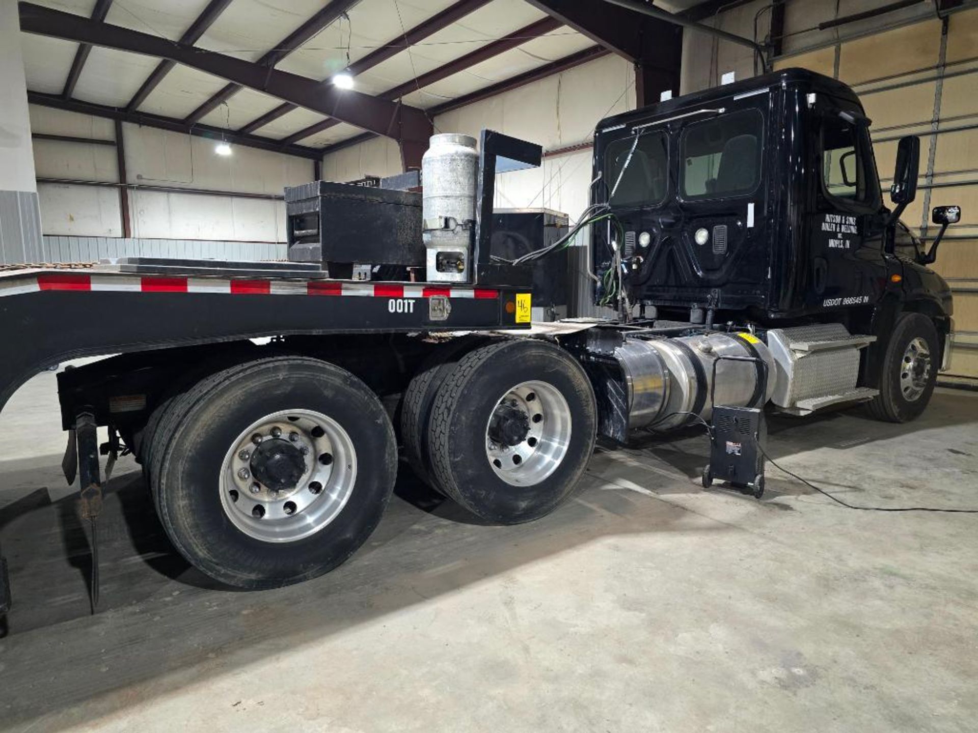 2010 Freightliner Tandem Axle Tractor, 615,000 Miles, 10-Speed Eaton, Wet Kit, 500-HP Detroit, Day C - Image 5 of 9