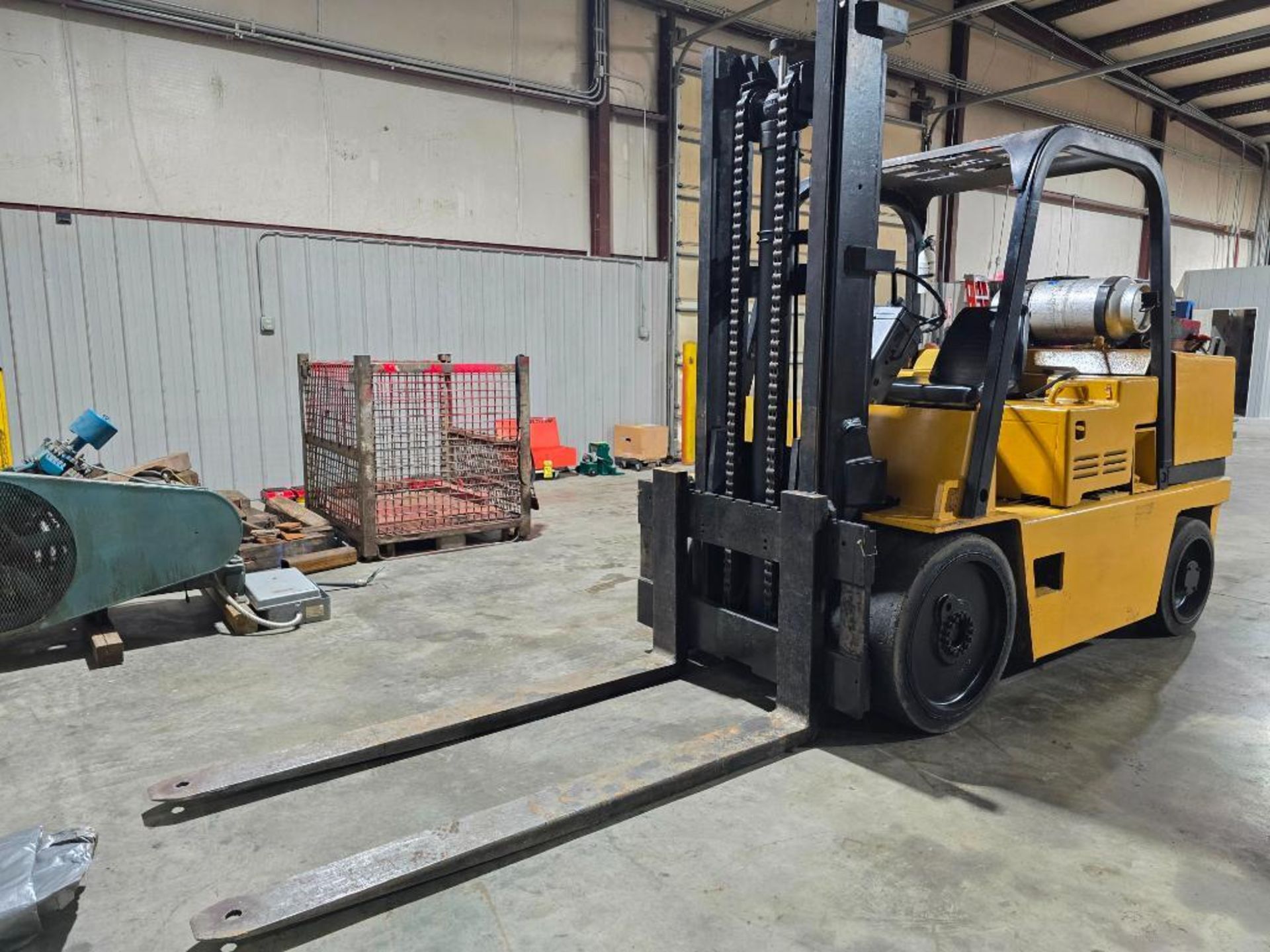 Caterpillar 12,500-LB. Capacity Forklift, Model 125D, LPG, Cushion Tires, 2-Stage, 94-3/4" Lowered, - Image 2 of 11