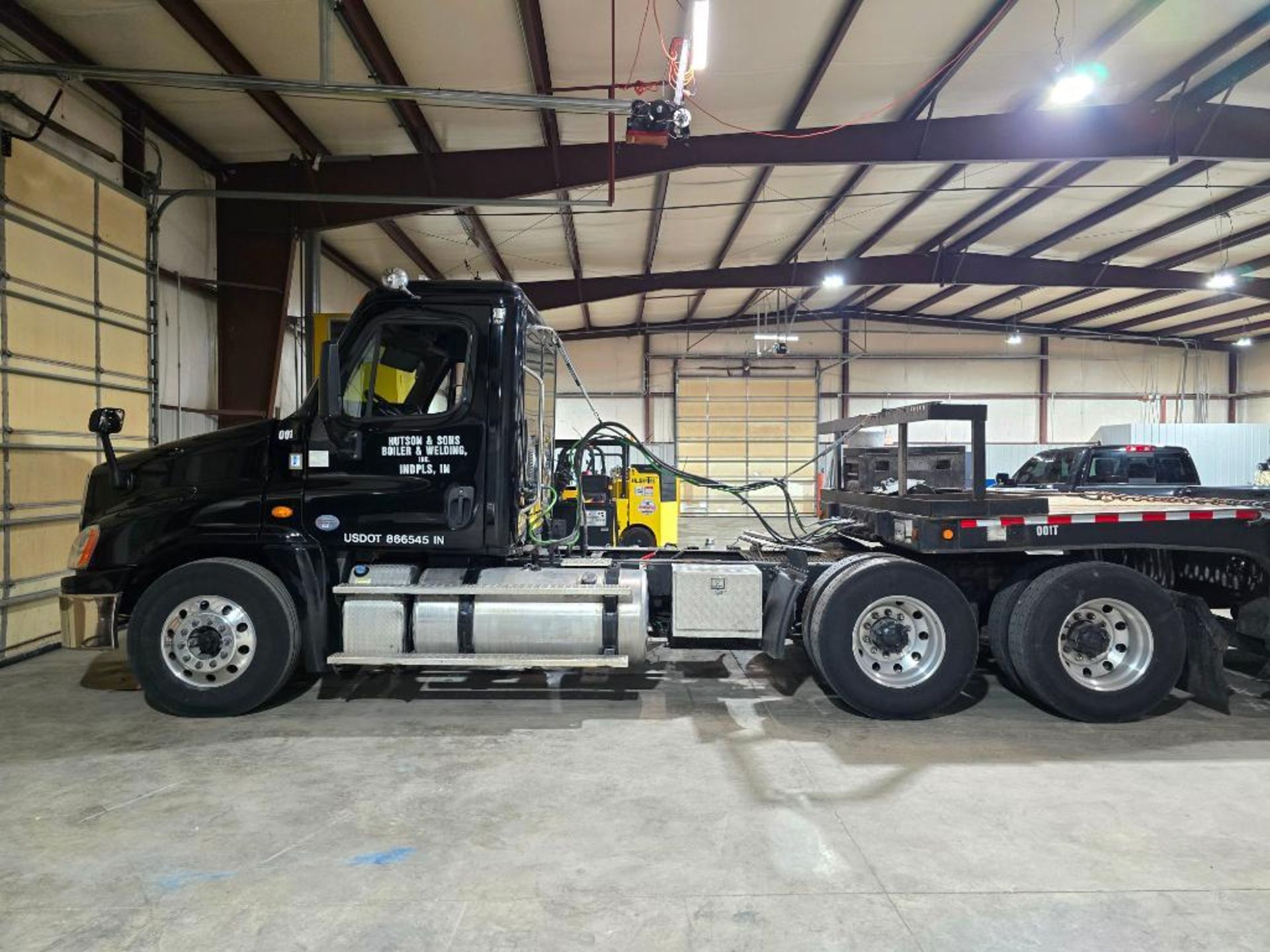 2010 Freightliner Tandem Axle Tractor, 615,000 Miles, 10-Speed Eaton, Wet Kit, 500-HP Detroit, Day C