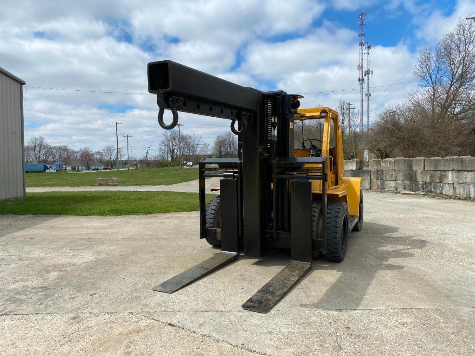 Caterpillar 30,000-LB. Capacity Forklift, Model V300B, S/N 72Y1076, Diesel, Dual Drive Solid Pneumat - Image 3 of 10