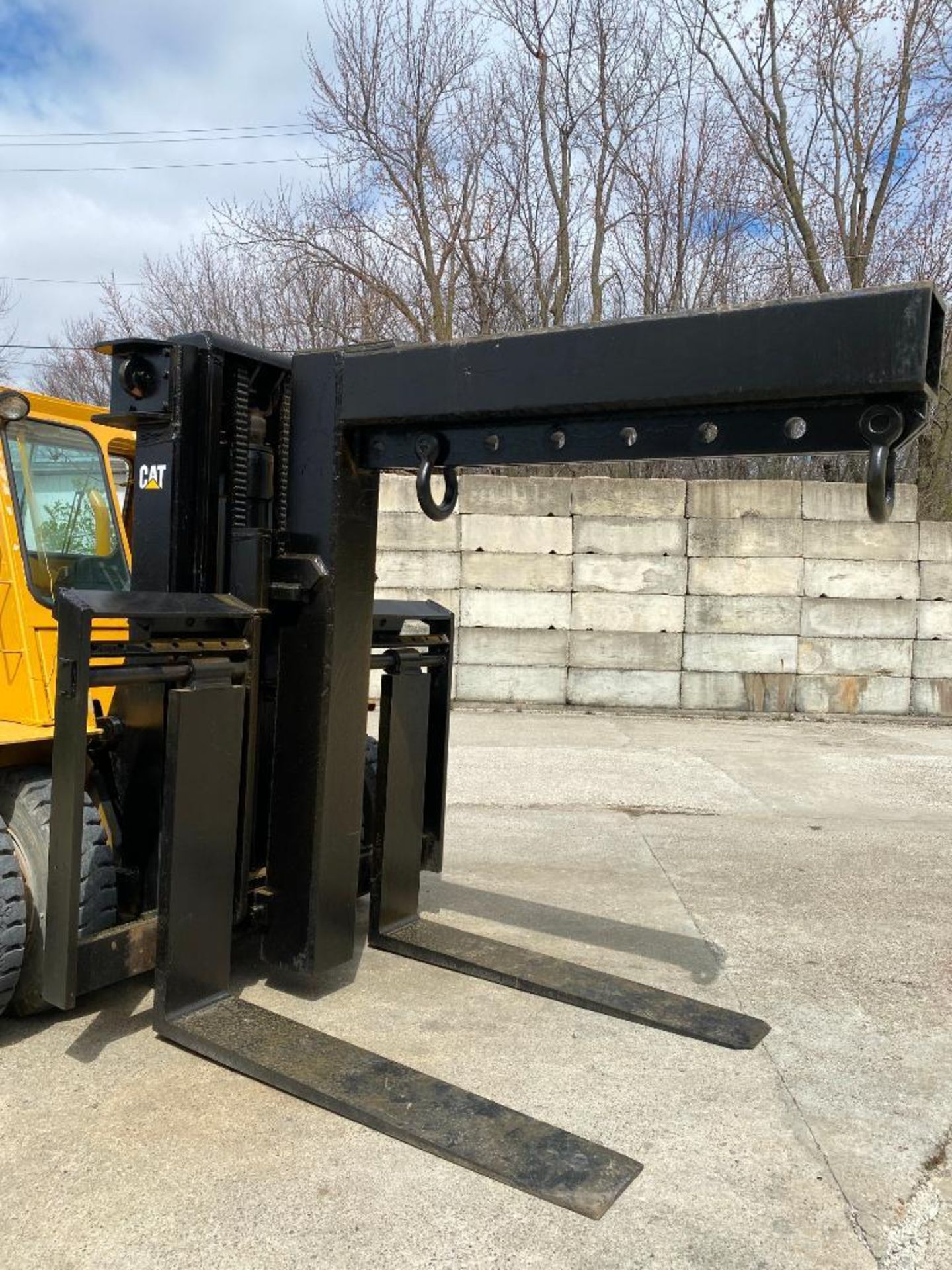 Caterpillar 30,000-LB. Capacity Forklift, Model V300B, S/N 72Y1076, Diesel, Dual Drive Solid Pneumat - Image 7 of 10