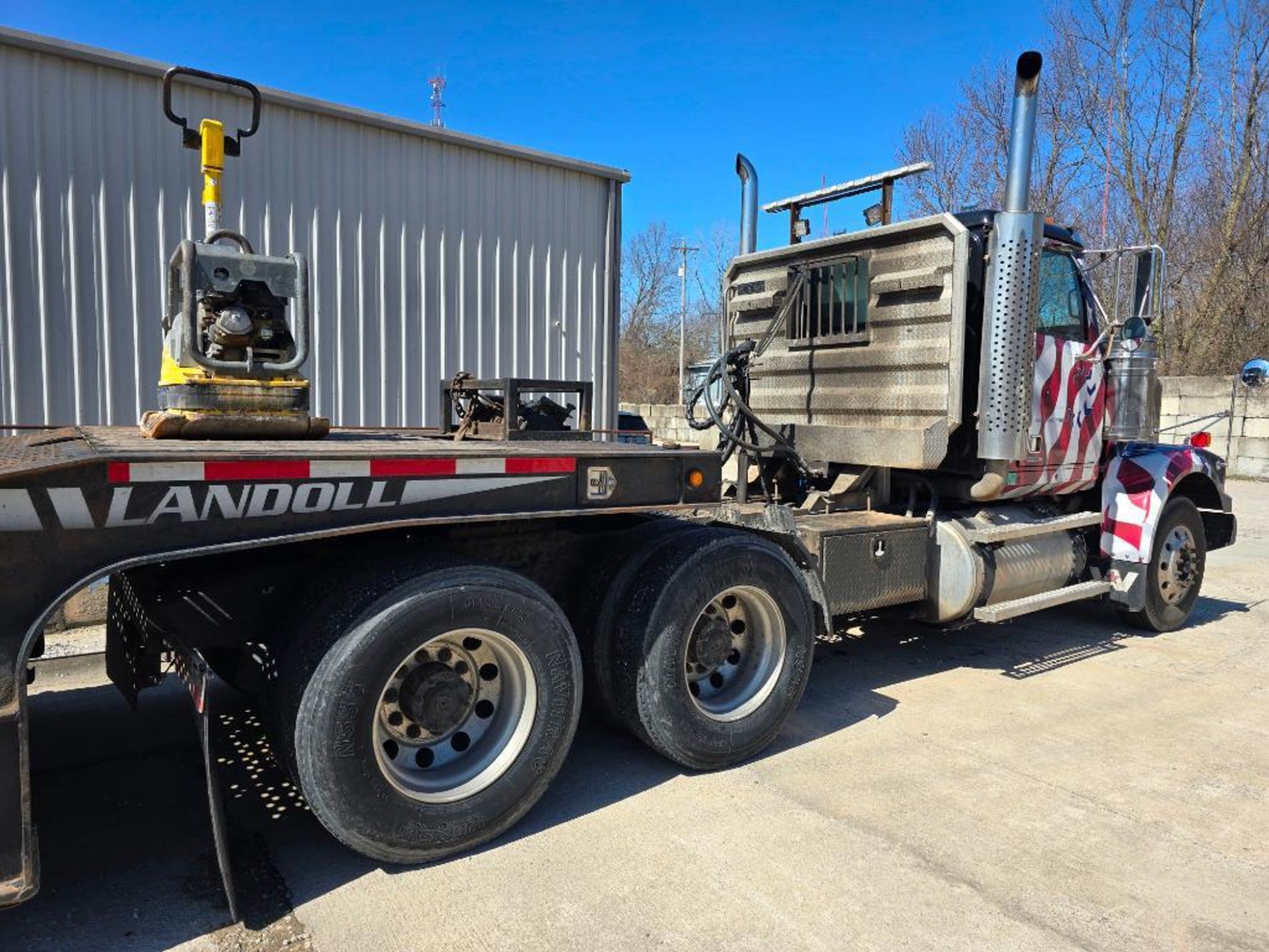 2015 Western Star 4900-SF Tandem Axle Tractor, Eaton 10-Speed Transmission, 405,989 Miles, Day Cab, - Image 5 of 18