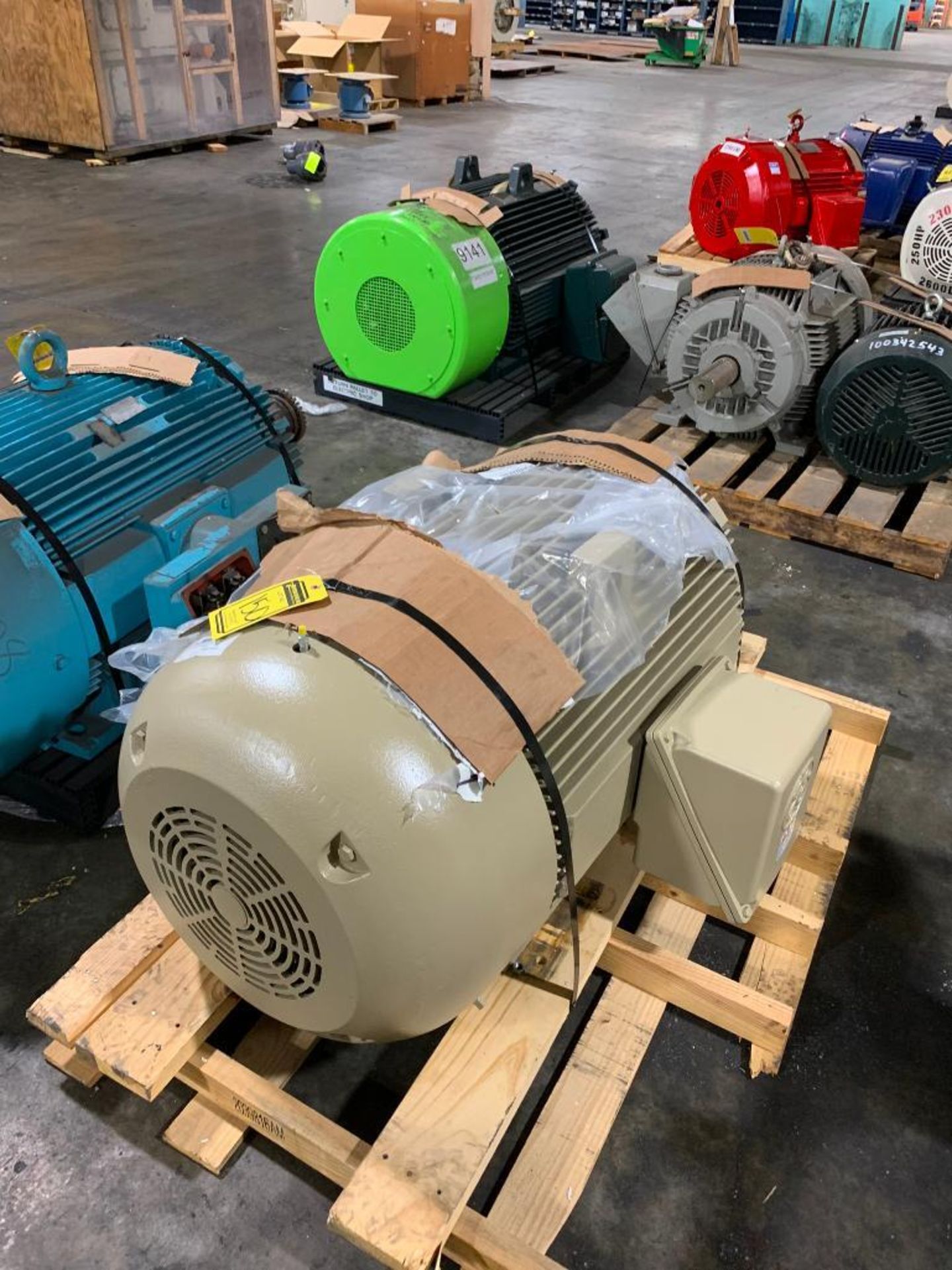 GE 200-HP Electric Motor, 1200 RPM, 460 V, 3 Phase, FR: 449T - Image 2 of 3