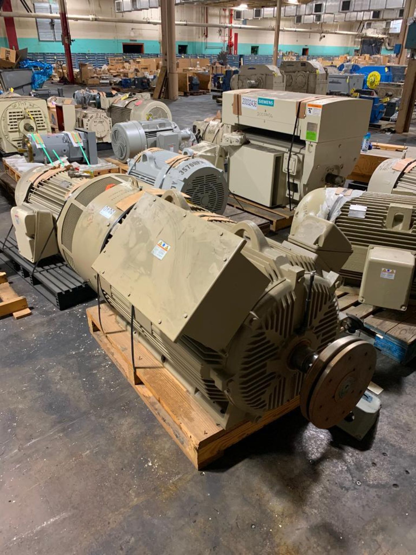 GE 300-HP Electric Motor, 890 RPM, 2300 V, 3 Phase, FR: 5011LL - Image 2 of 3