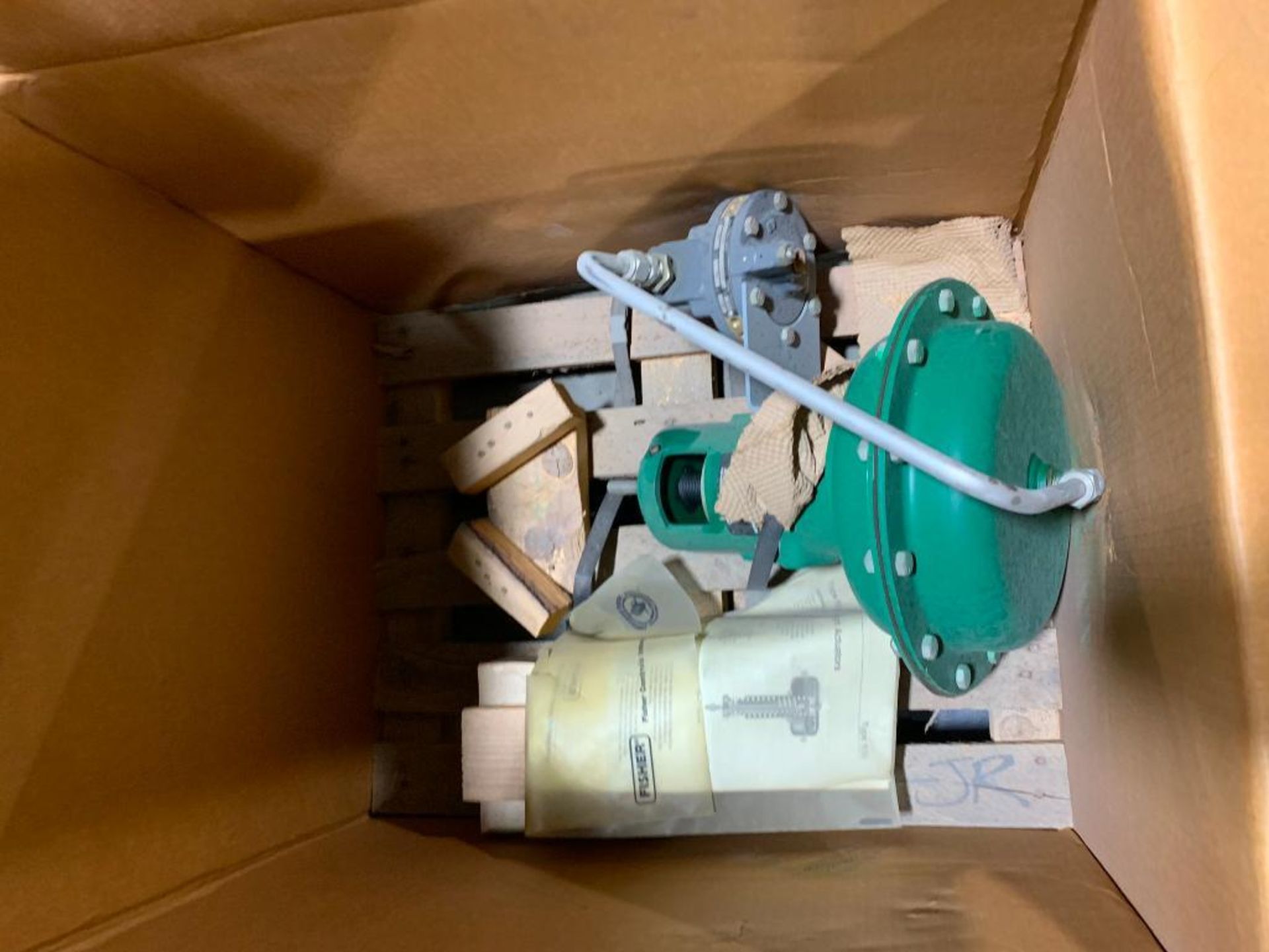 Pallet w/ Assorted Support Equipment; Fisher 656 Diaphragm Actuator, Size 30, 3/4", 1/4", Flex Condu - Image 4 of 5