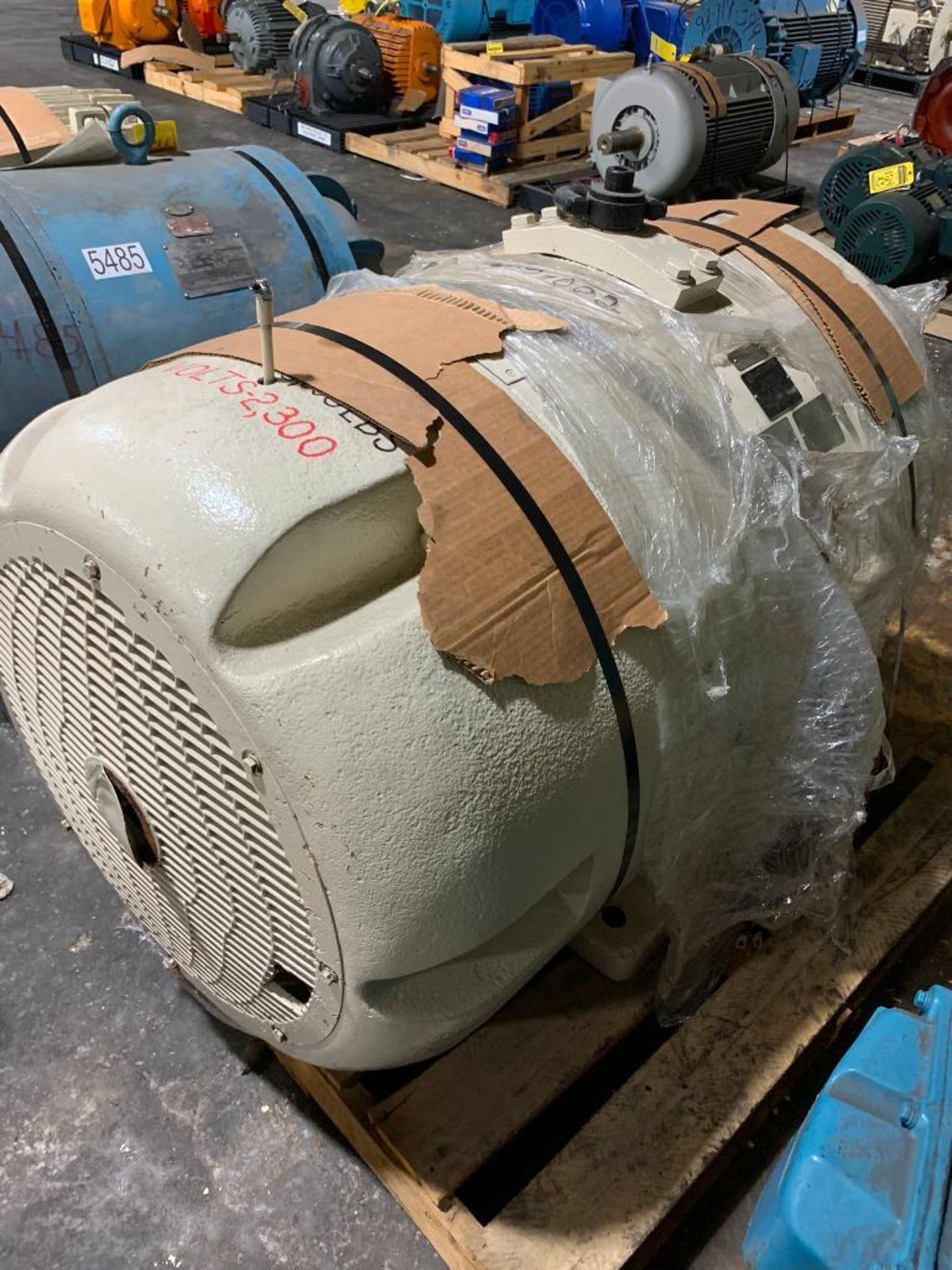 GE 200-HP Electric Motor, 1185 RPM, 2300 V, 3 Phase, FR: 6335S - Image 2 of 3