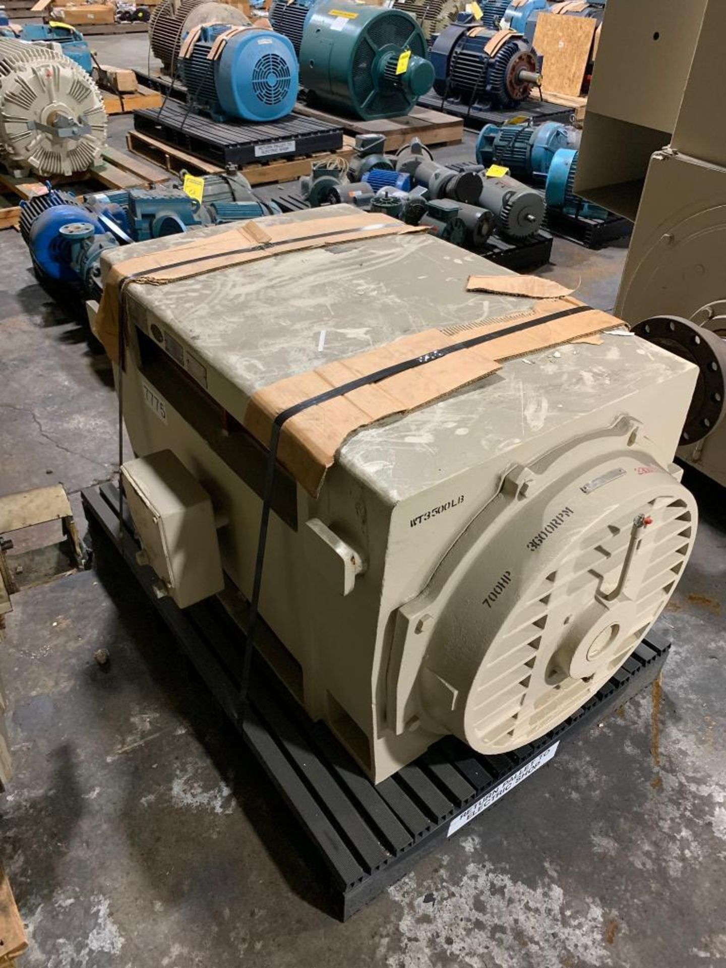 GE 700-HP Electric Motor, 3575 RPM, 2300 V, 3 Phase - Image 2 of 3