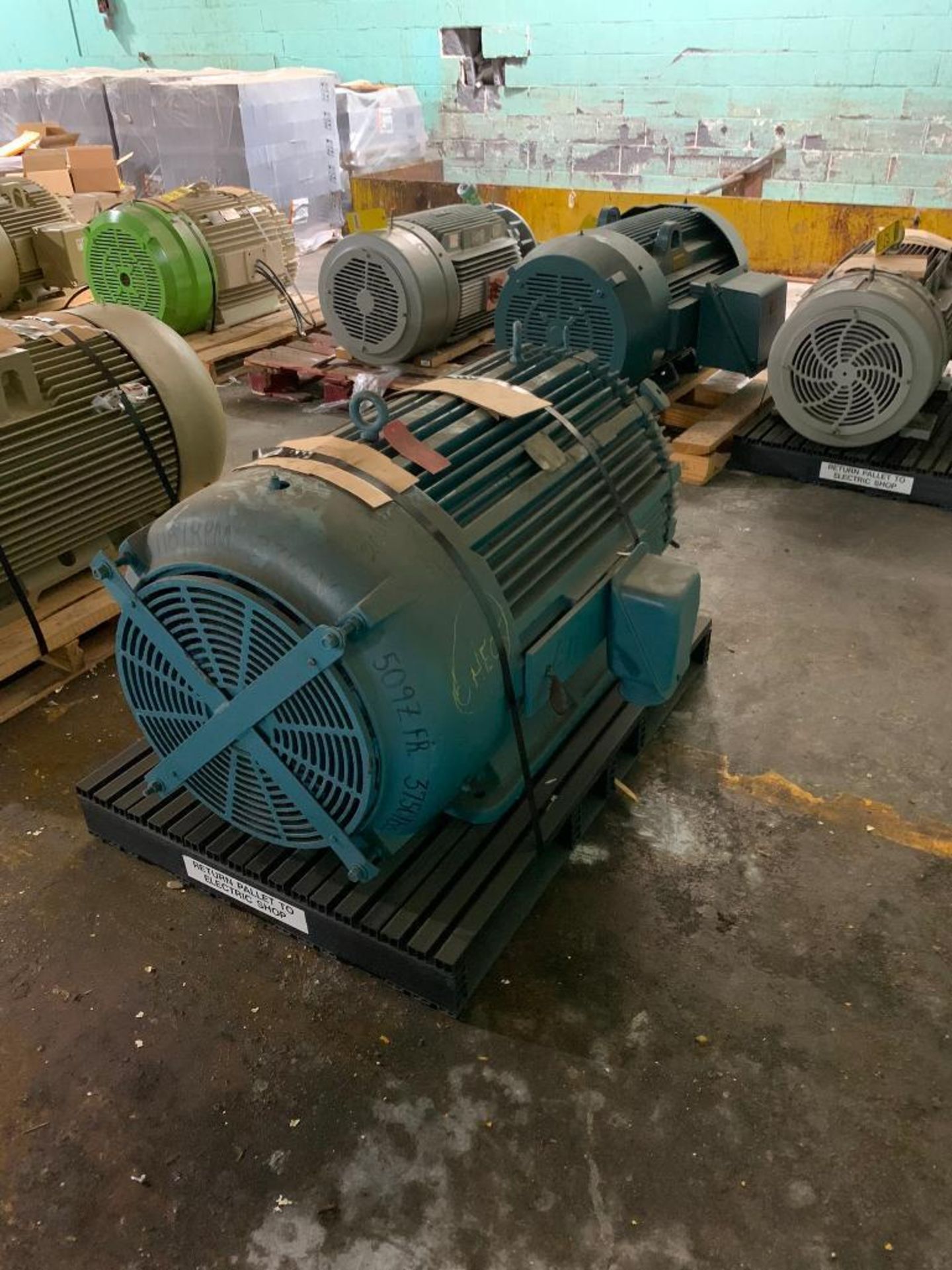 Westinghouse 200-HP Electric Motor, 1187 RPM, 2300 V, 3 PH, FR; 509Z - Image 2 of 3