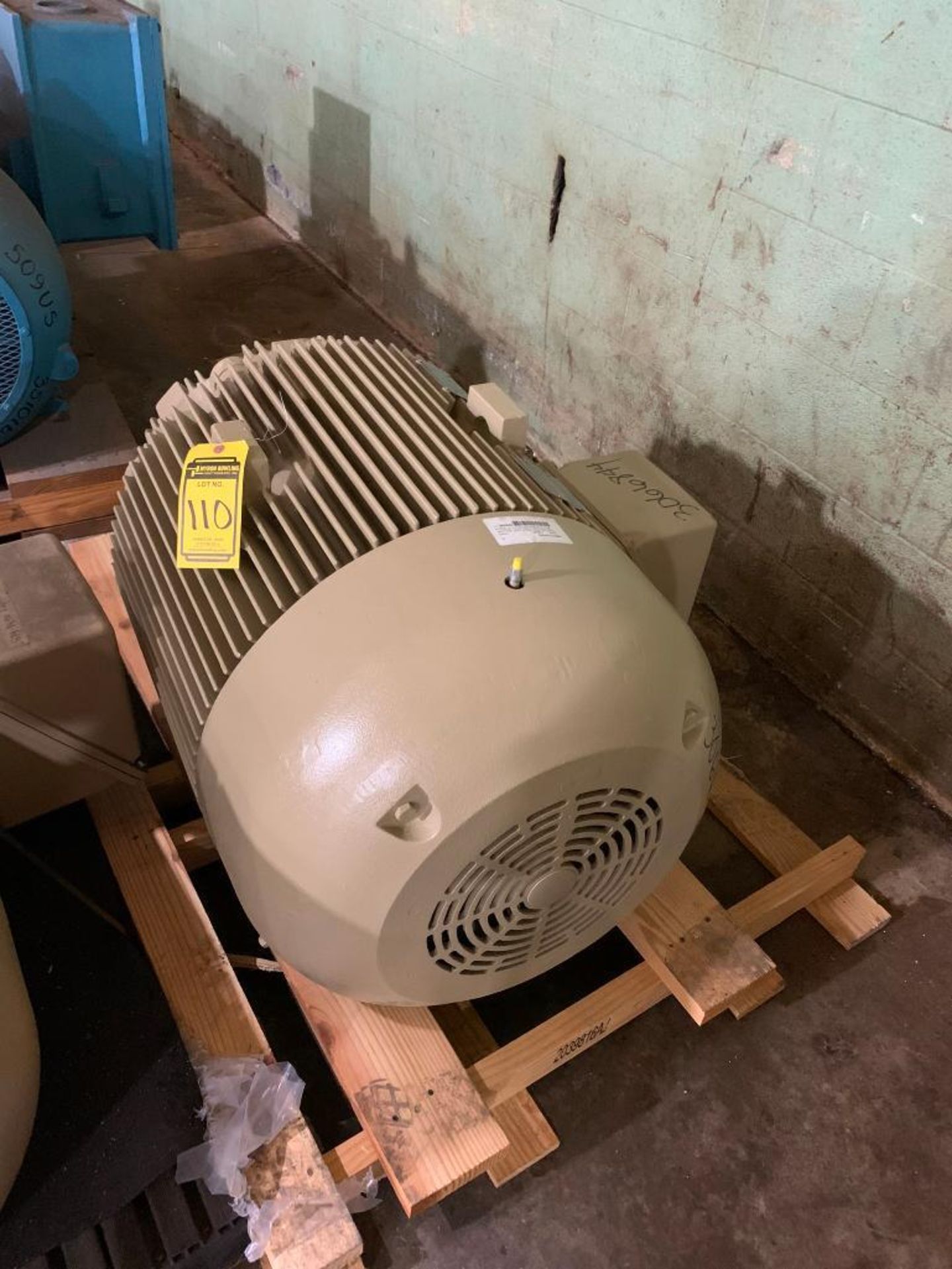 GE 125-HP Electric Motor, 1199 RPM, 460 V, 3 Phase, FR: 445T