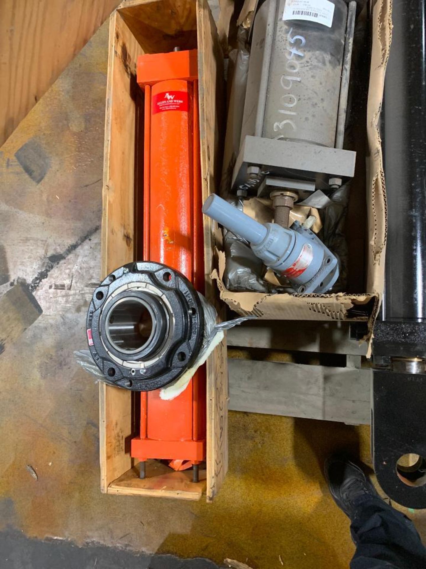 Pneumatic Cylinder, 6" Bore, 32" Stroke, Other Pneumatic Cylinders, Ball Screw Actuator - Image 2 of 3