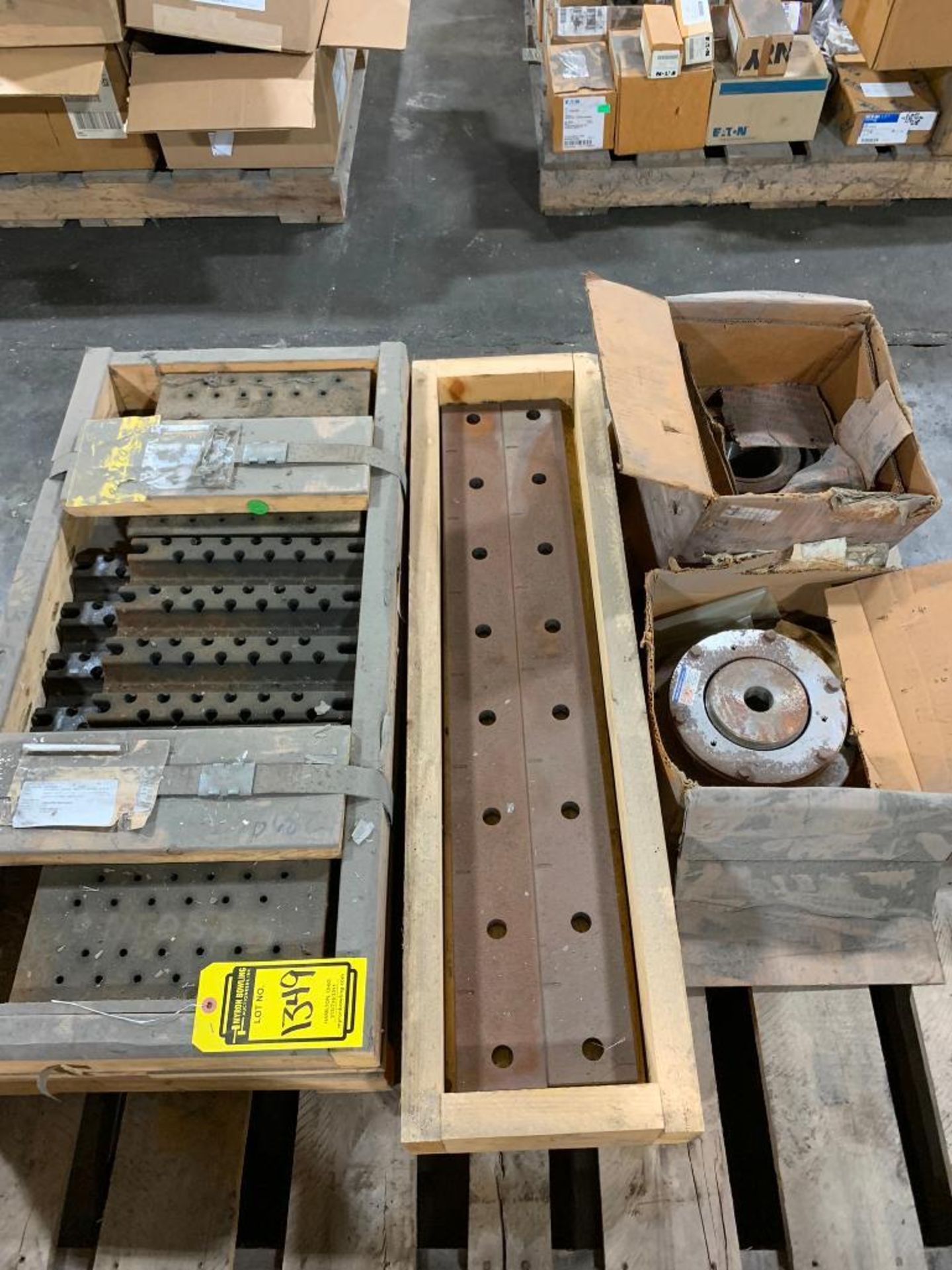 Pallet w/ Hearth Grate, Couplings