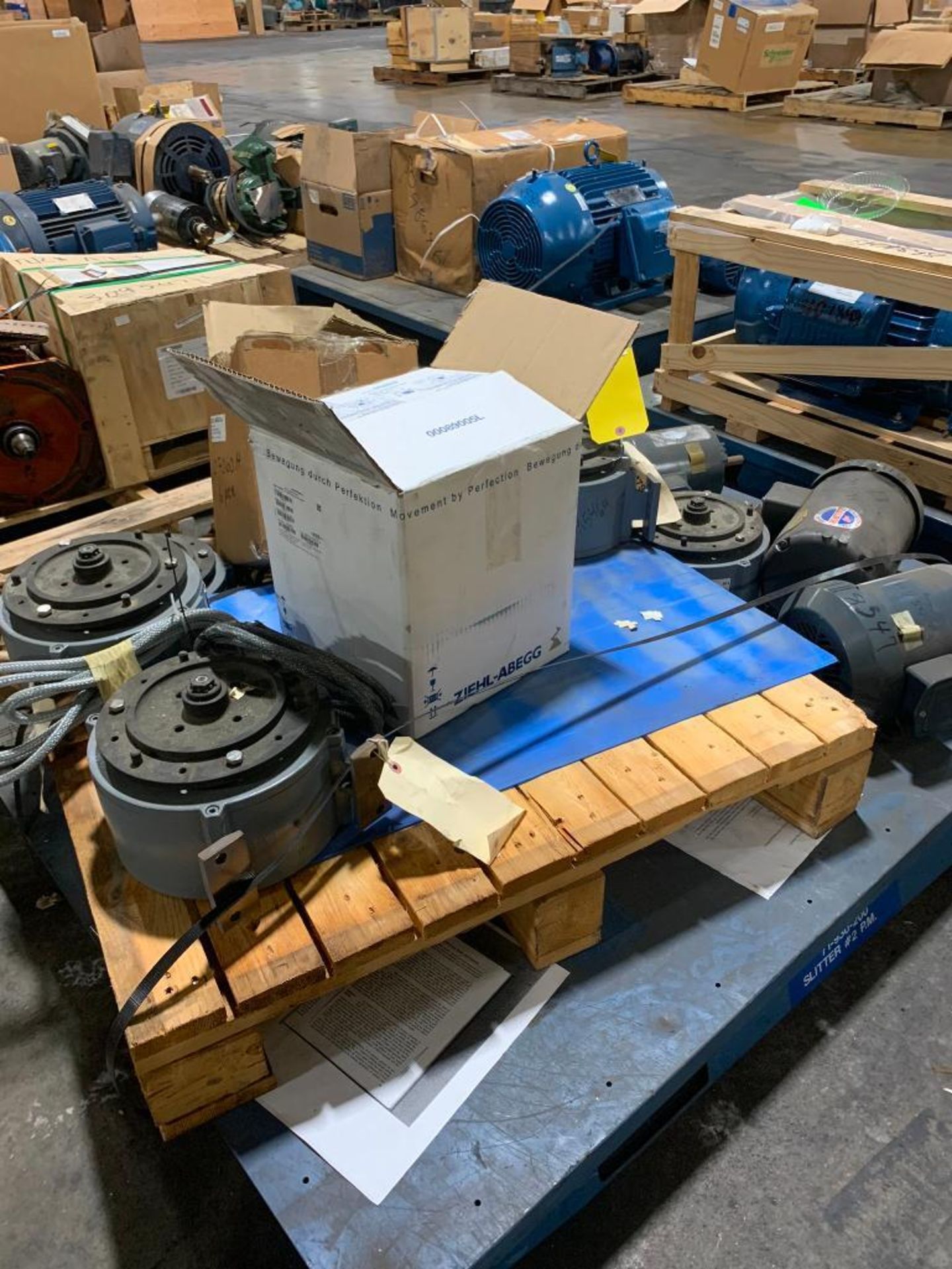 Pallet w/ Assorted Electric Motors: Ziehl-Abegg 1-1/4-HP Special Frame for Slitters, 360 V, 3250 RPM - Image 5 of 7