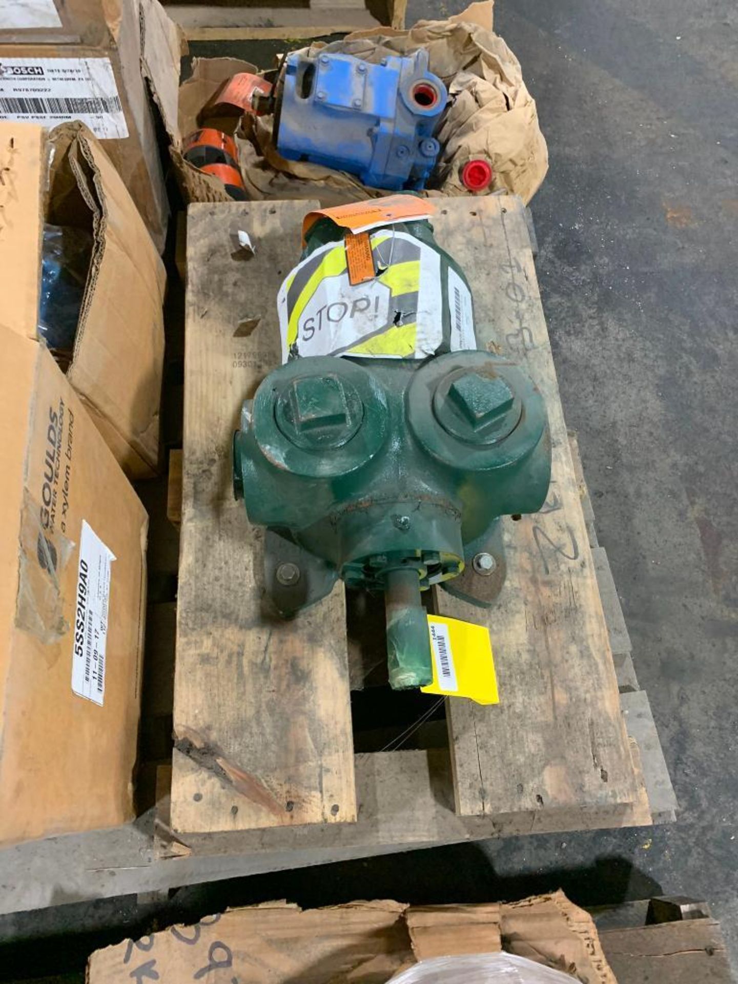 Pallet w/ Goulds End Suction Pump, Model 3657, Assorted Hydraulic Pumps, Gear Pumps - Image 3 of 9