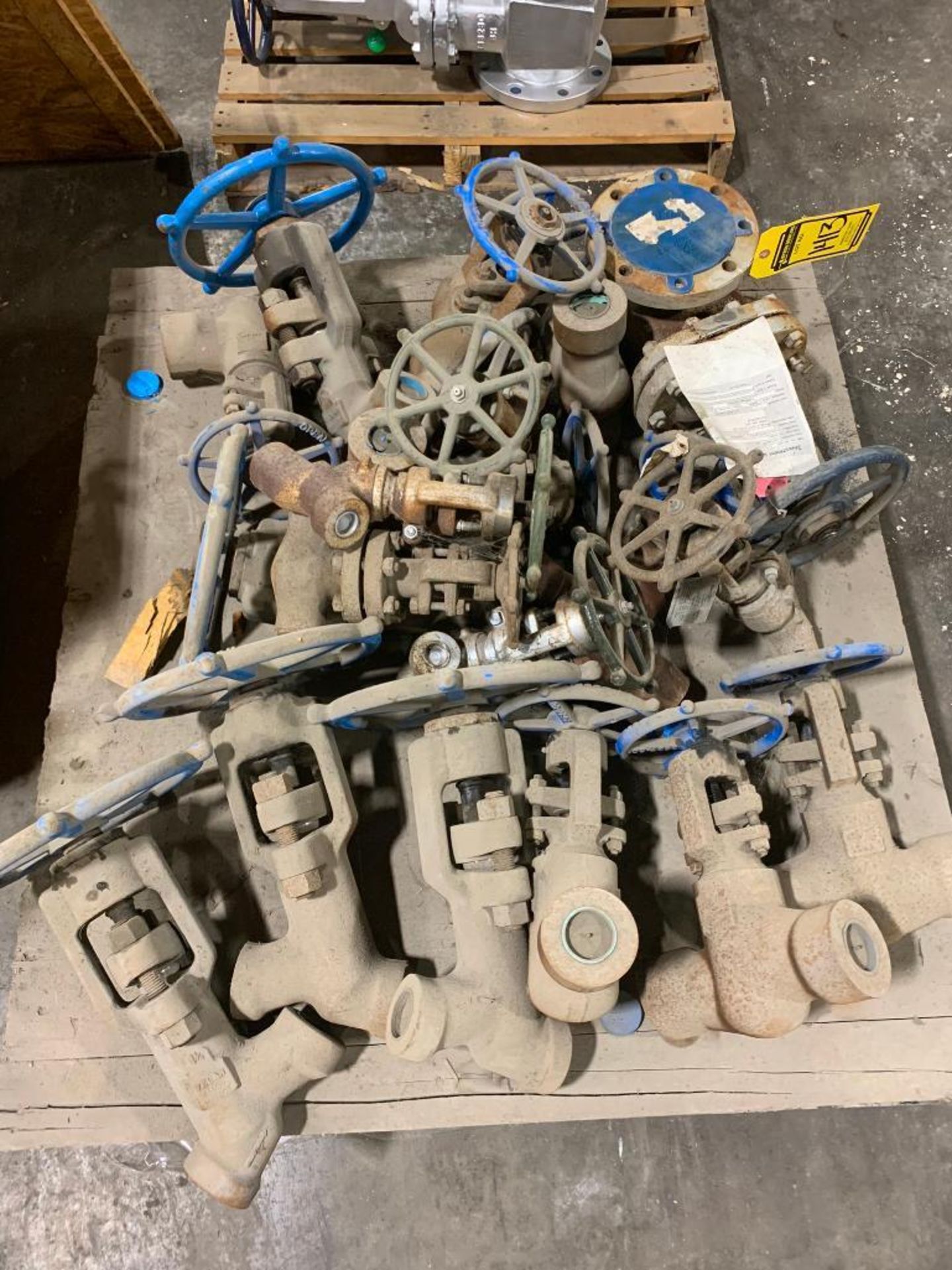 Pallet w/ Assorted Valves, Most Are 1-1/2", Powell 4" Gate Valve