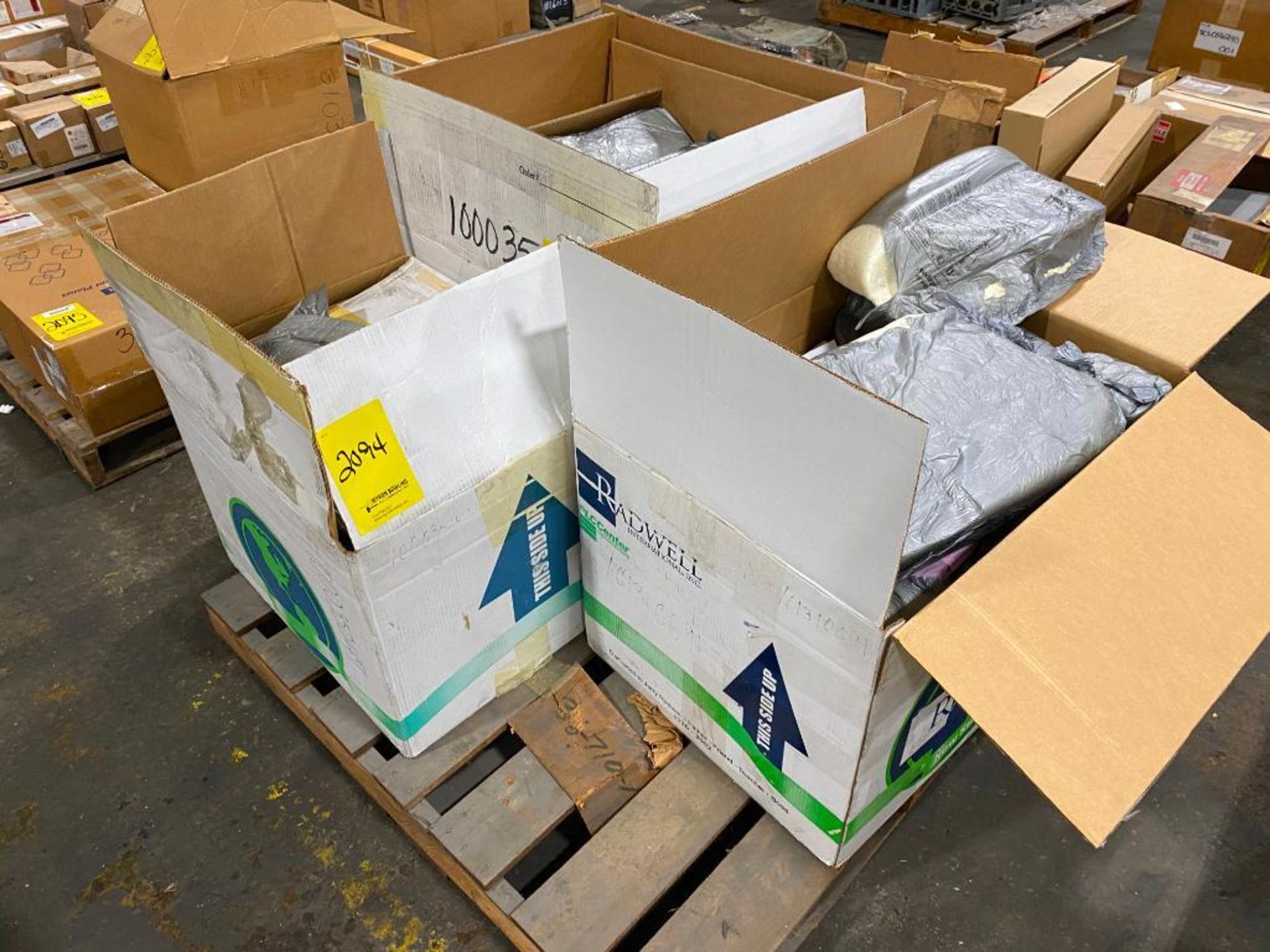 Pallet w/ Radwell PanelViews, Allen-Bradley 2711ET14C6, (2) Allen-Bradley PanelViews