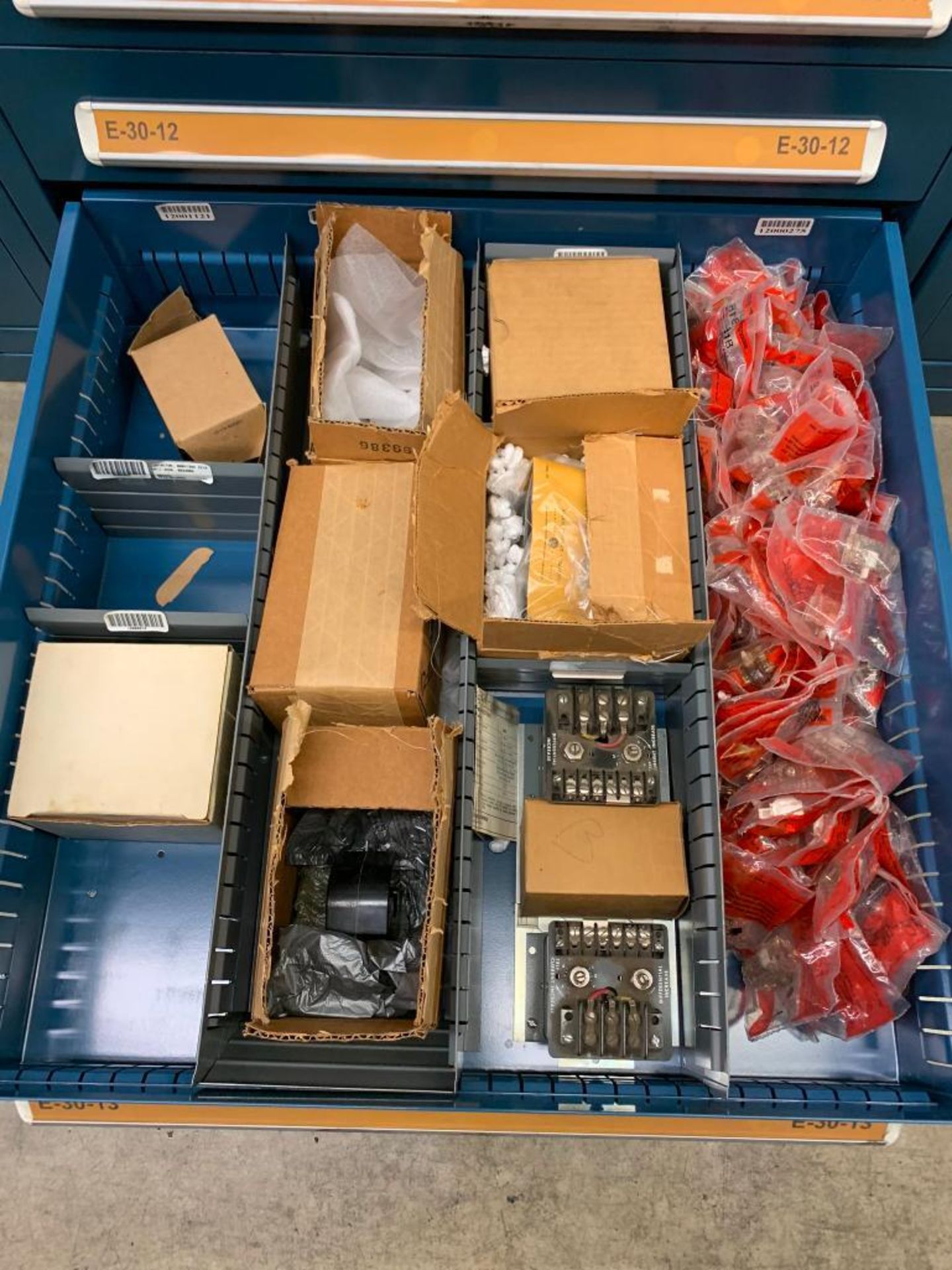 Vidmar 13-Drawer Cabinet w/ Assorted Contact Blocks, Connectors, Terminal Blocks, Encoder, Relays - Bild 25 aus 28