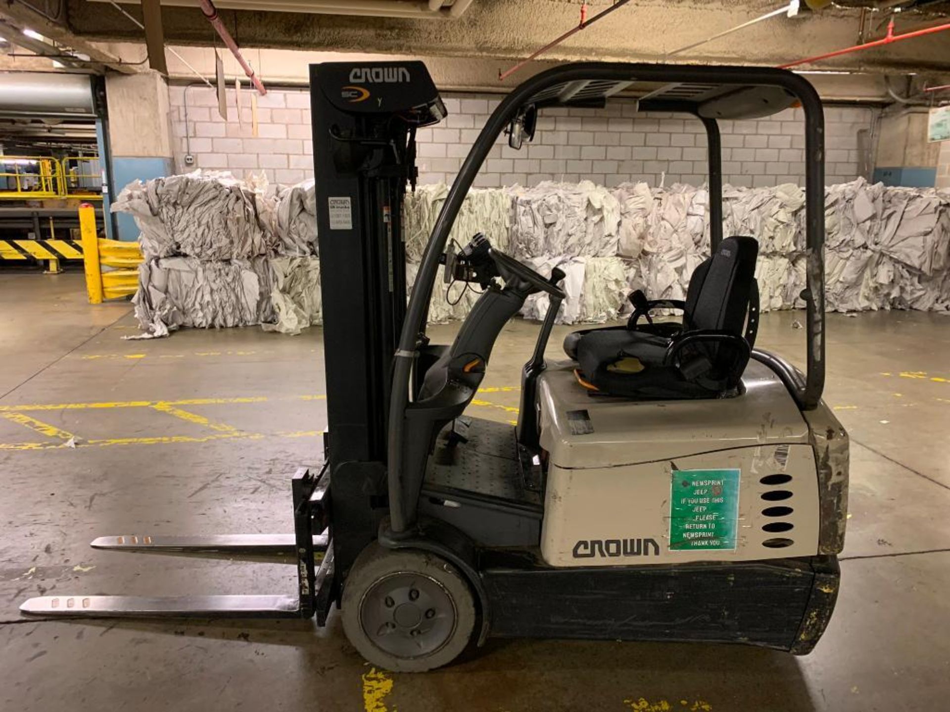 Crown 3,000 LB. Capacity 3-Wheel Electric Forklift, Model SC5225-30, 36V, 3-Stage Mast, 172" Max. Lo