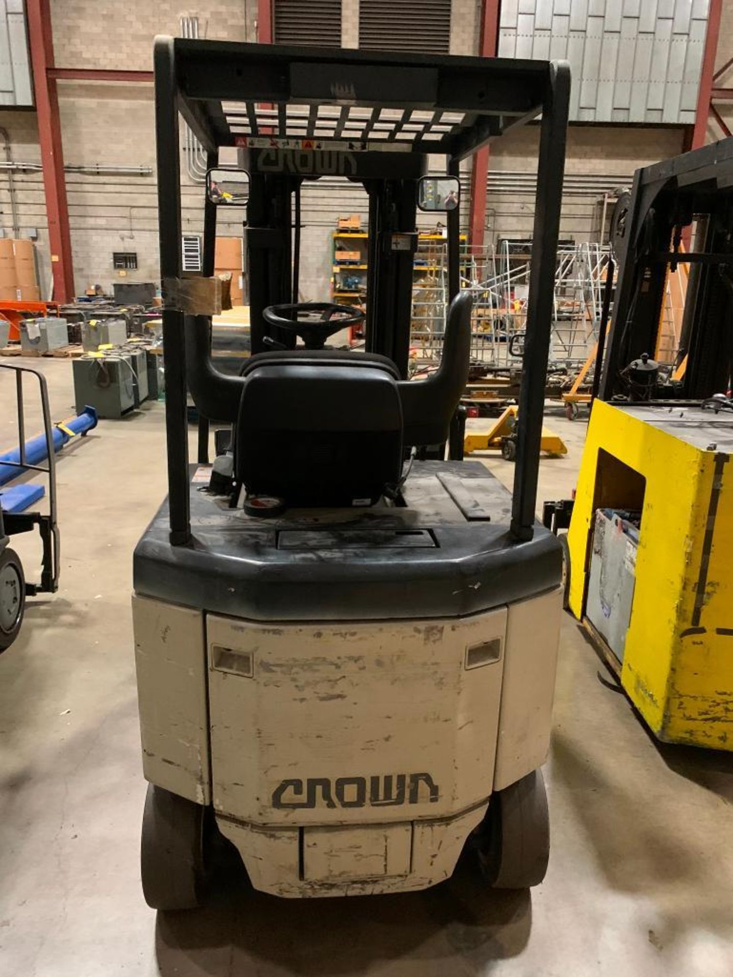 Crown 4,000 LB. Capacity Electric Forklift, Series FC, 36V, Cascade 2,200 LB. Capacity Roll Clamp, M - Image 6 of 7