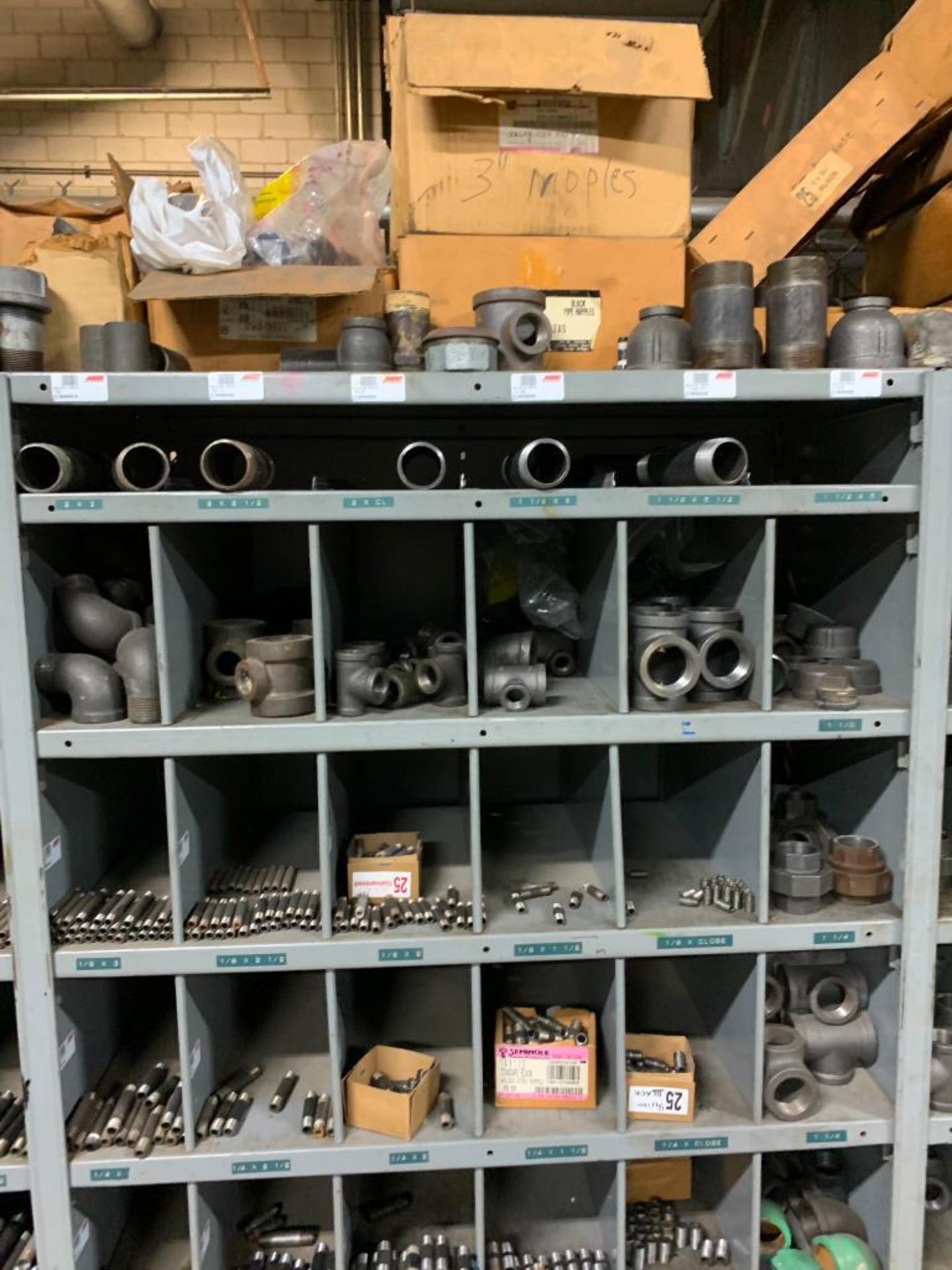 (10x) Bays of Assorted Shelving w/ Pipe Fittings, Pipe Nipples, Elbows, Connectors, Tees, Hardware - Image 9 of 21