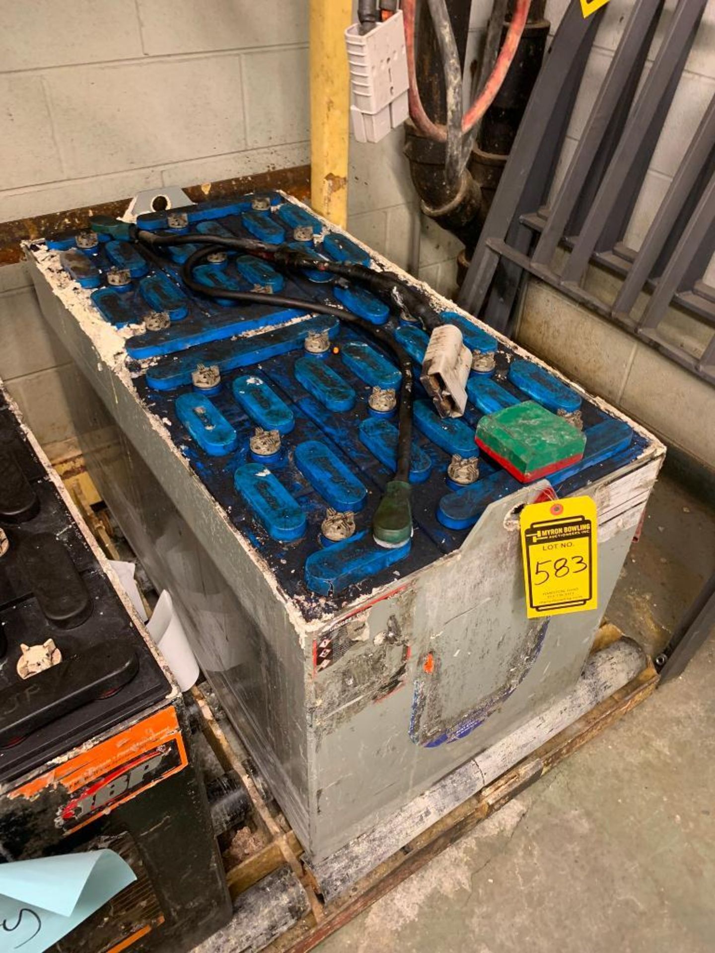 Industrial 36V Battery, Approx. 2,000 LB. - Bild 2 aus 3