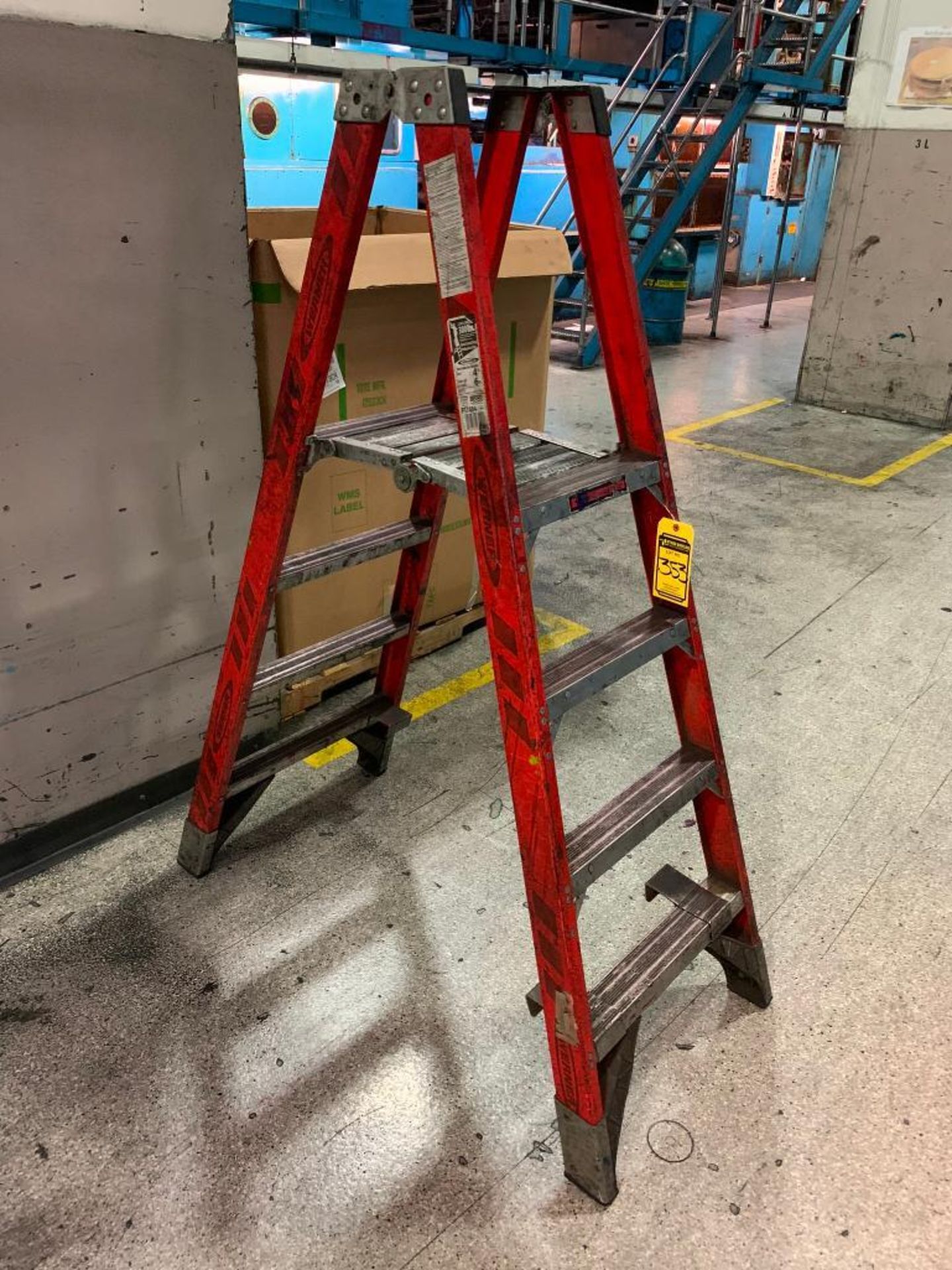 Werner 4' Fiberglass Step Ladder