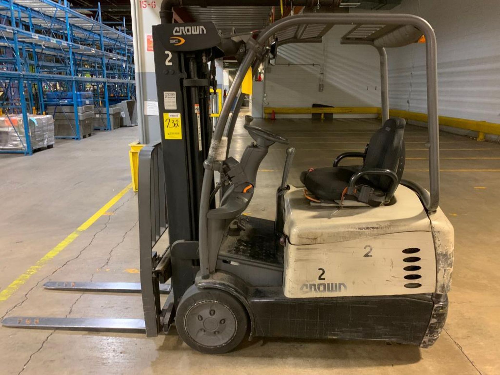 Crown 3,000 LB. Capacity Electric 3-Wheel Forklift, Model SC5225-30, 36V, 3-Stage Mast, 42" Forks, 1