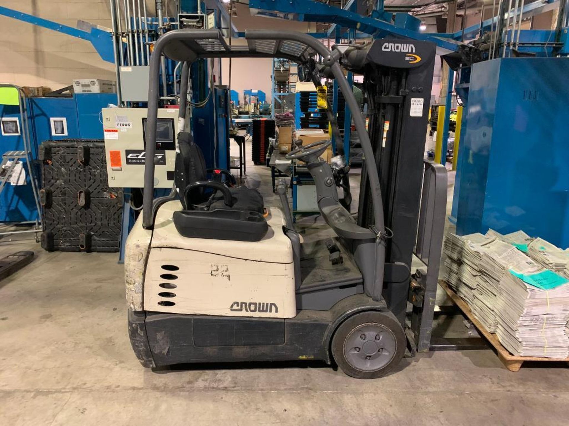 Crown 3,000 LB. Capacity Electric Forklift, Model SC5225-30, 36V, 3-Stage Mast, 172" Max. Load Heigh