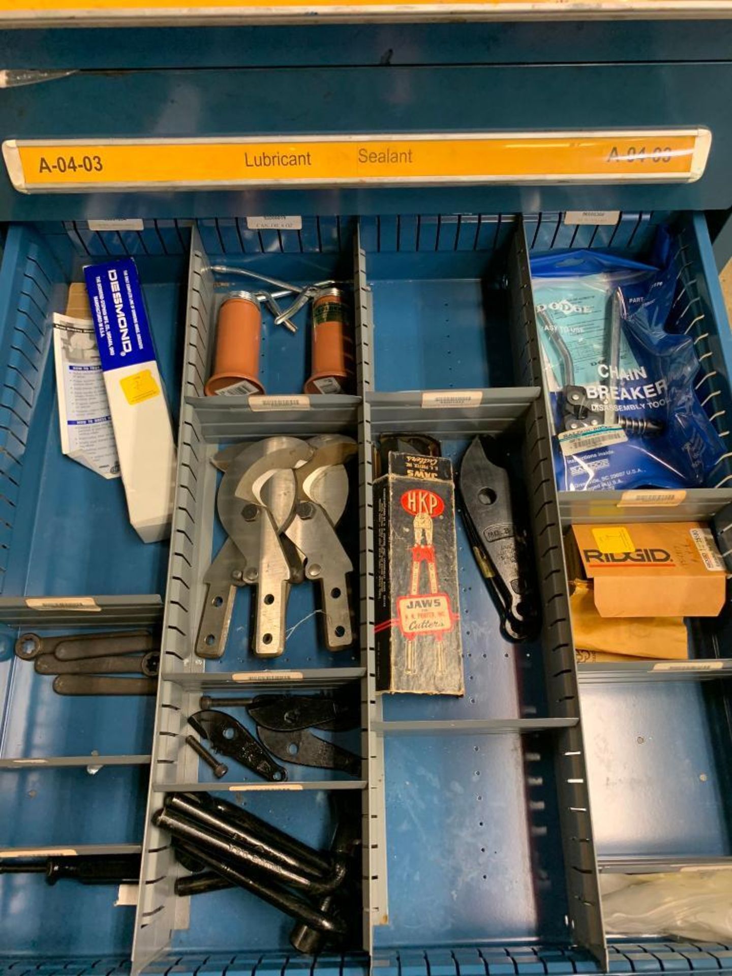 Vidmar 6-Drawer Cabinet w/ Assorted Brushes, Hydraulic Couplings, Oil Cans, Blades, Chipping Hammer - Image 5 of 8