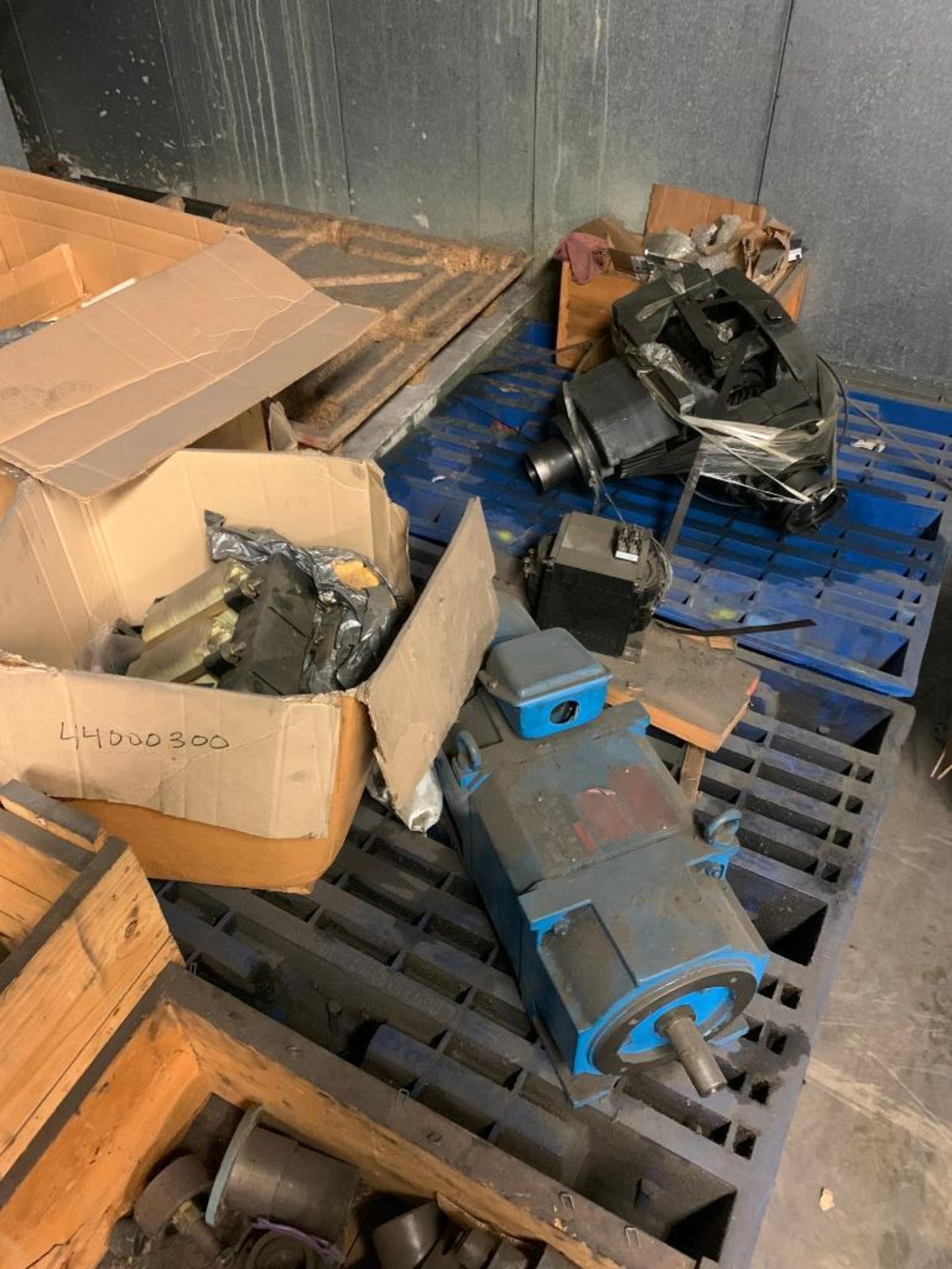 Items in Caged Area; Unitek Cutting Machine, Model 325-9H, 440 V, S/N 21787, Assorted Electric Motor - Image 25 of 47